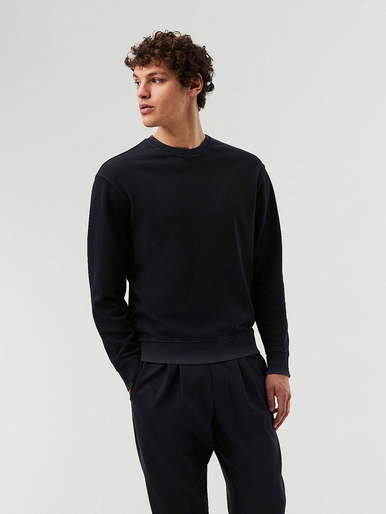 Gradient crewneck 2025