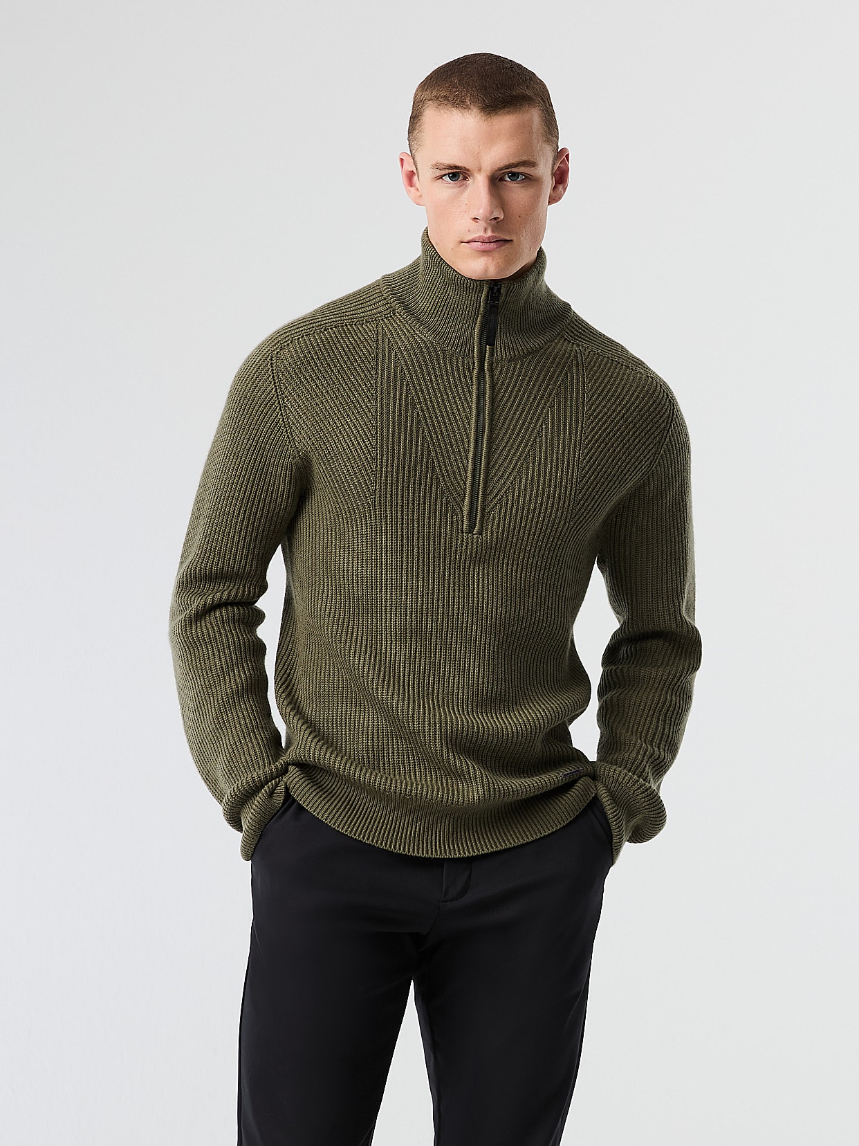 Seamless 3D Knit Half-Zip Sweater | FINTO V1.Y8.02 | Olive | AlphaTauri