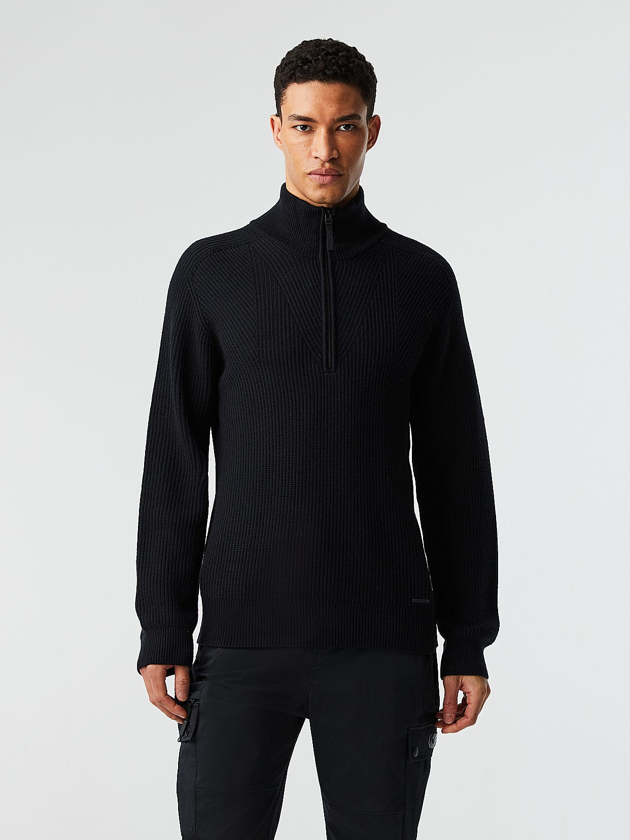Seamless 3D Knit Half-Zip Sweater | FINTO V1.Y8.02 | Black | AlphaTauri