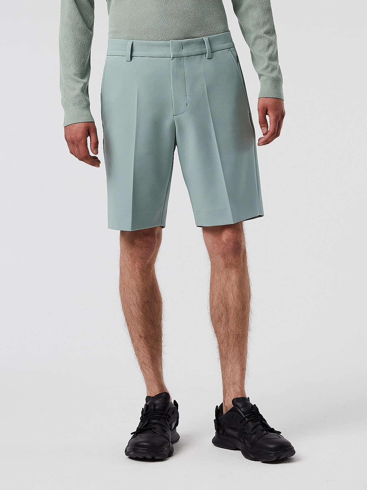 Tapered discount leg shorts