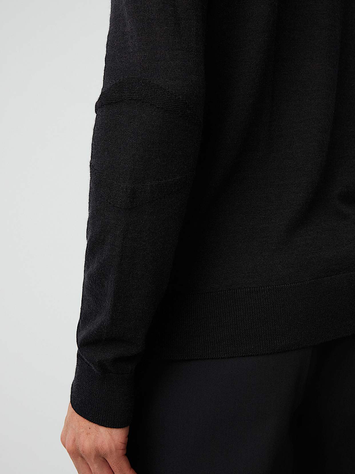 Seamless 3D Knit Crewneck Sweater | FUZZO V2.Y8.02 | Black