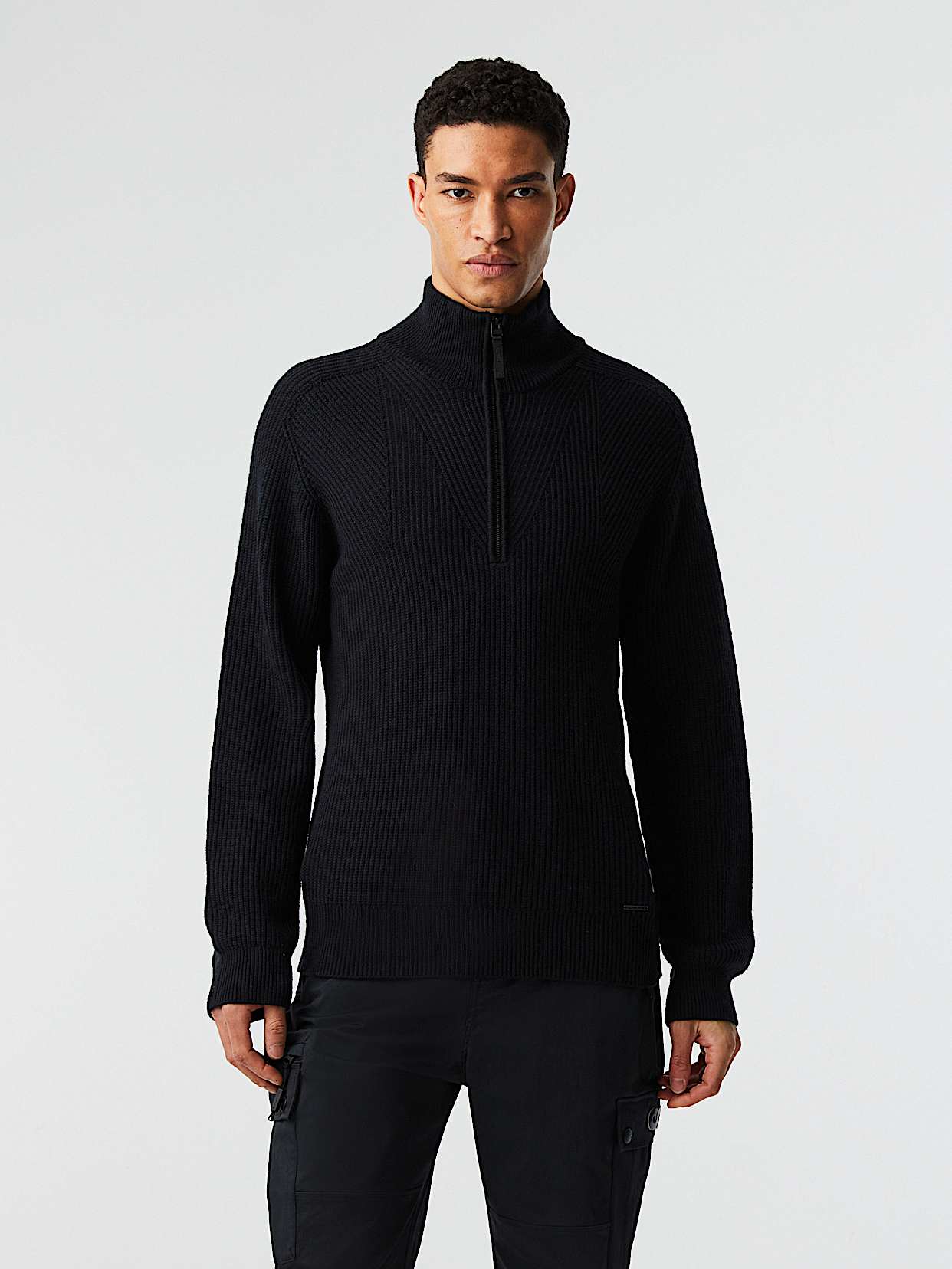 Seamless 3D Knit Half-Zip Sweater | FINTO V1.Y8.02 | Black | AlphaTauri