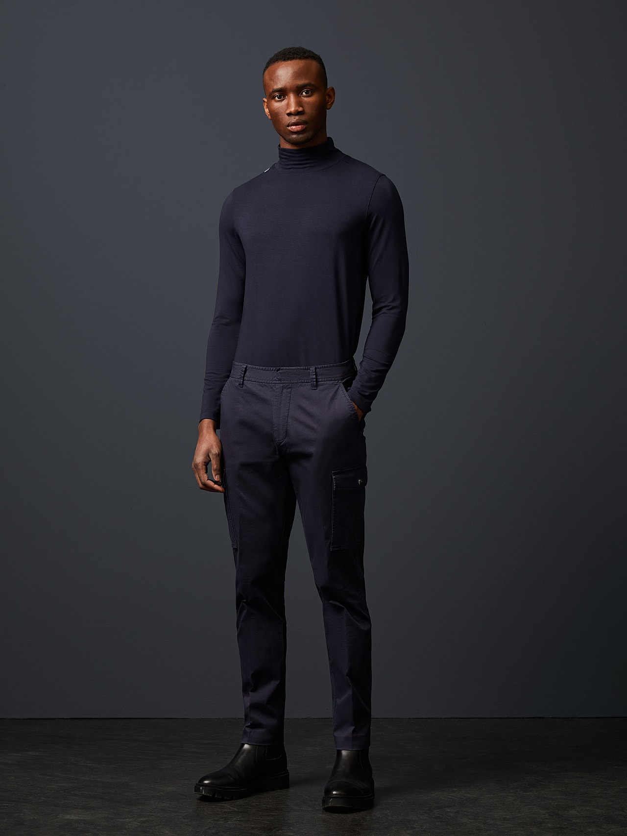 AlphaTauri | PARGA V2.Y6.02 | Cotton Cargo Pants in Navy for Men AlphaTauri | PARGA V2.Y6.02 | Cotton Cargo Pants in Navy for Men