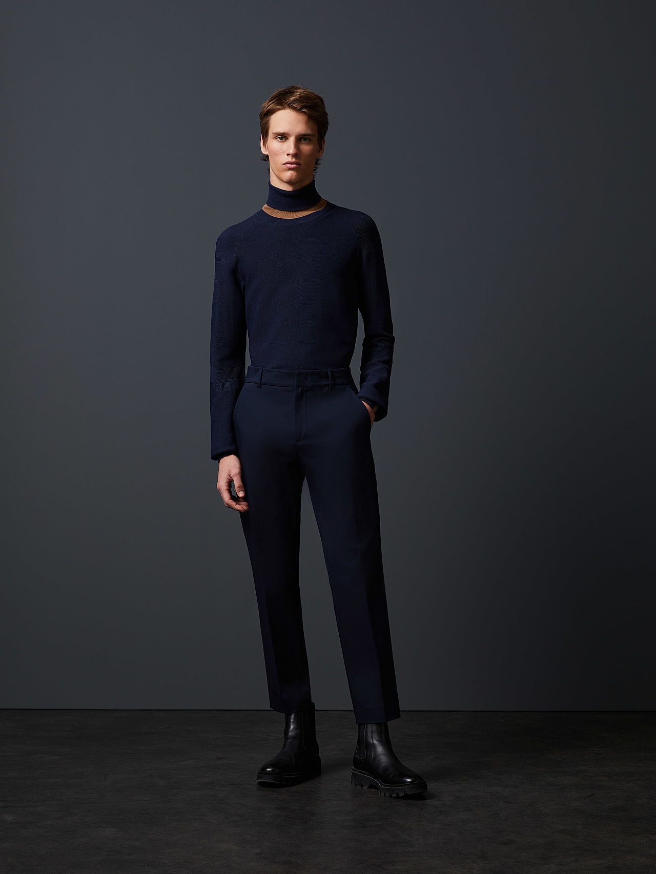 AlphaTauri | PELAN V1.Y5.02 | Pantaloni con pieghe rastremati in Blu Marino for Uomo AlphaTauri | PELAN V1.Y5.02 | Pantaloni con pieghe rastremati in Blu Marino for Uomo