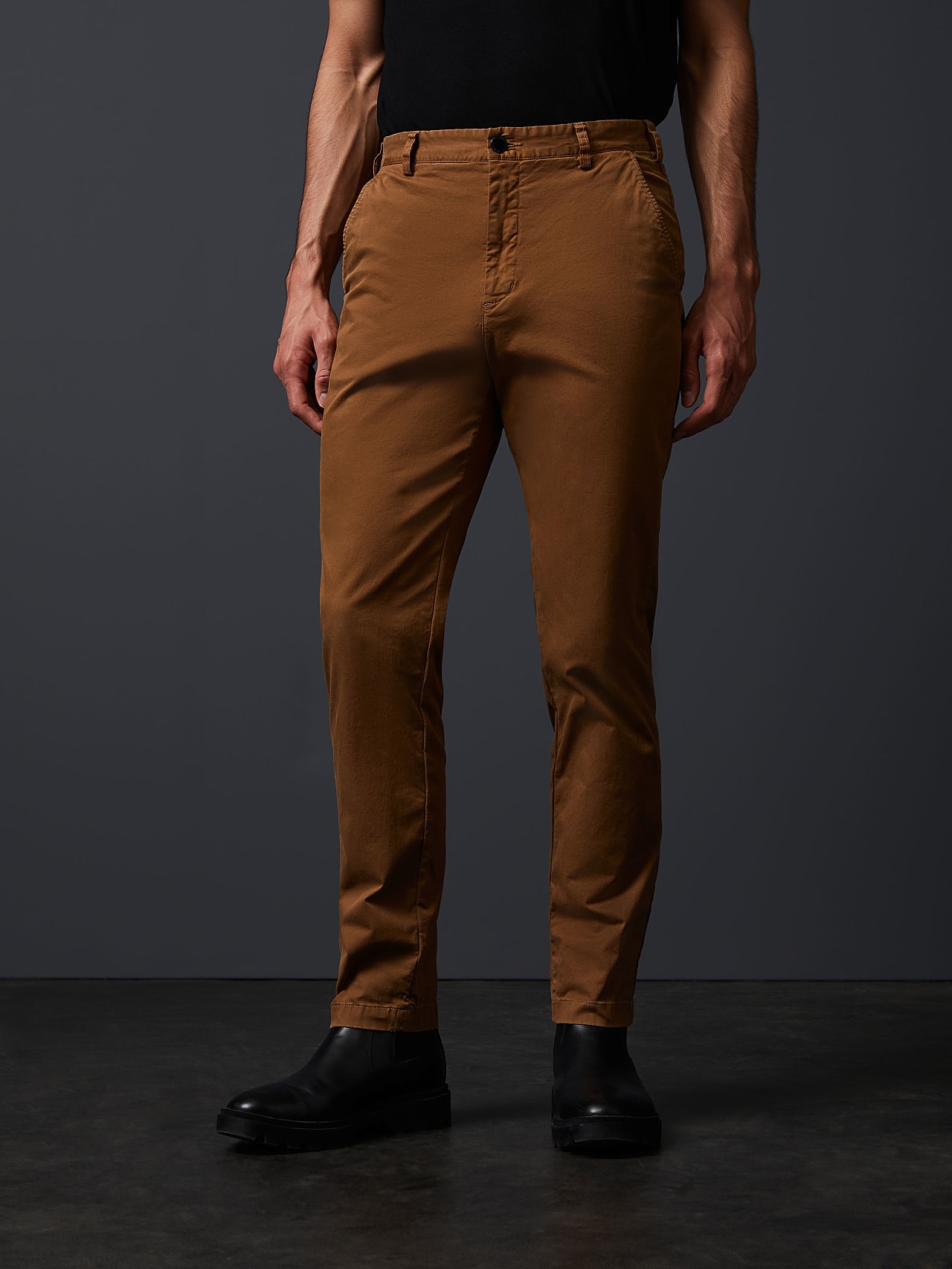AlphaTauri | PARO V5.Y6.01 | Cotton Chino in Gold for Men AlphaTauri | PARO V5.Y6.01 | Cotton Chino in Gold for Men