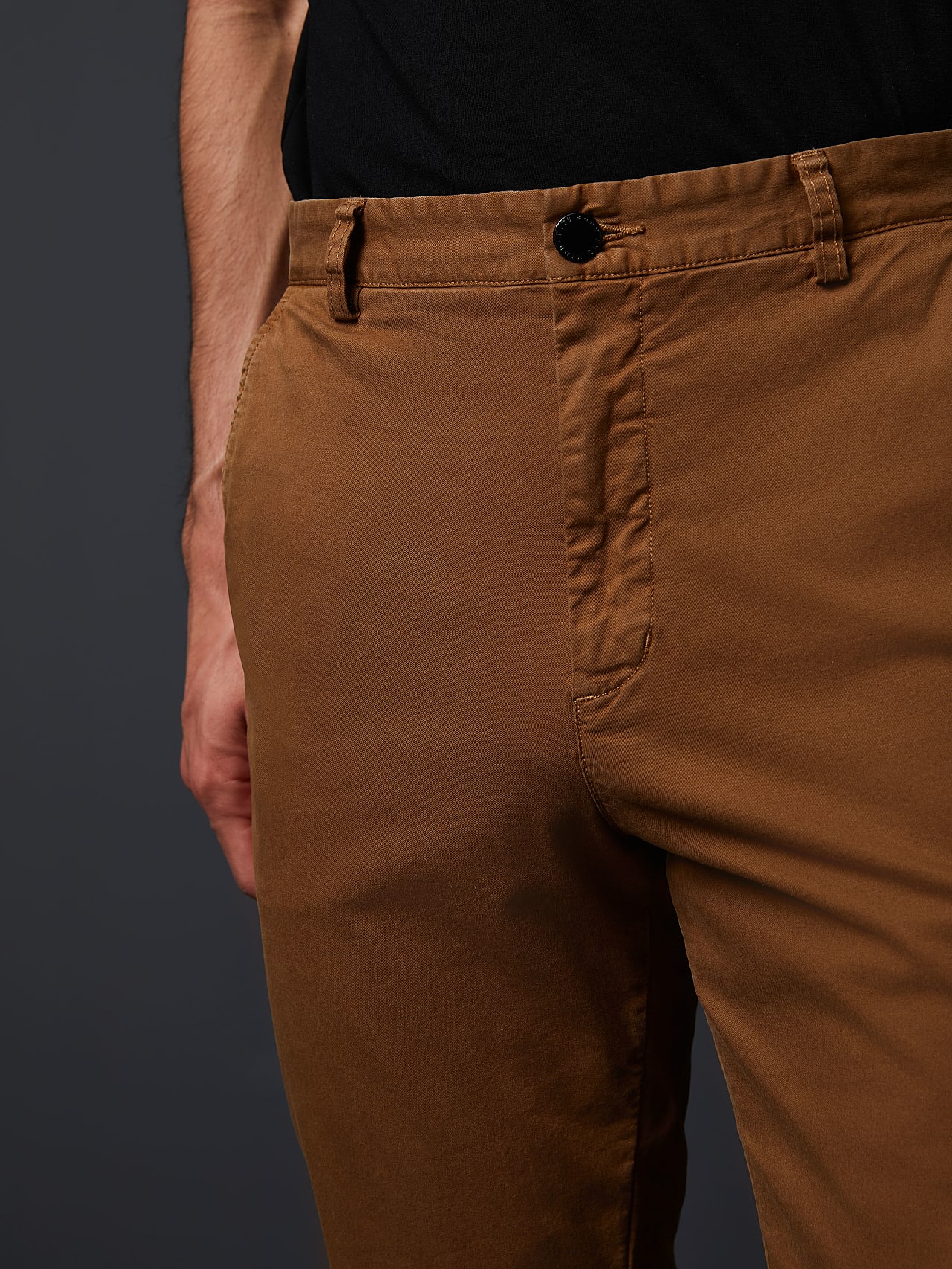 AlphaTauri | PARO V5.Y6.01 | Chinos de algodón in Oro for Hombre AlphaTauri | PARO V5.Y6.01 | Chinos de algodón in Oro for Hombre