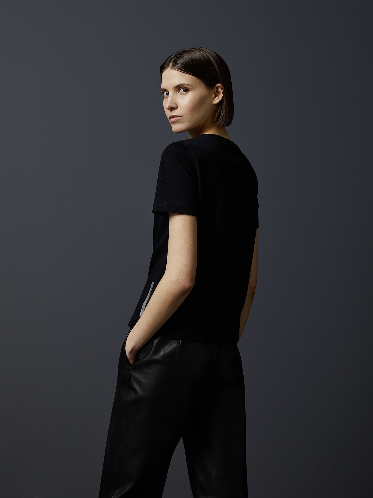 AlphaTauri | JOBA V1.Y6.01 | Camiseta de corte clásico con logotipo in Negro for Mujer AlphaTauri | JOBA V1.Y6.01 | Camiseta de corte clásico con logotipo in Negro for Mujer