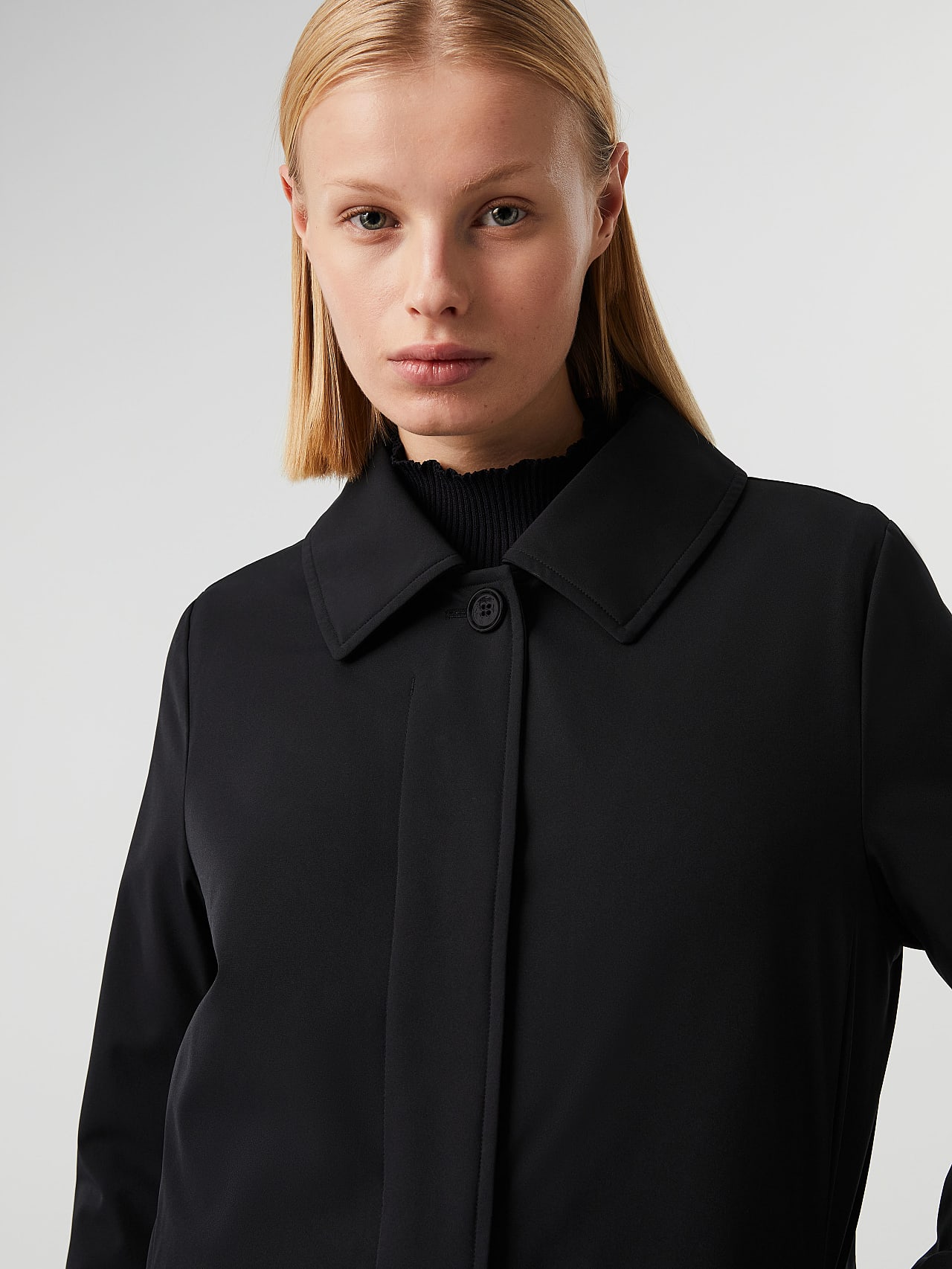 AlphaTauri | OTEMI V1.C1.03 | Gabardina calefactable y resistente al agua in Negro for Mujer AlphaTauri | OTEMI V1.C1.03 | Gabardina calefactable y resistente al agua in Negro for Mujer