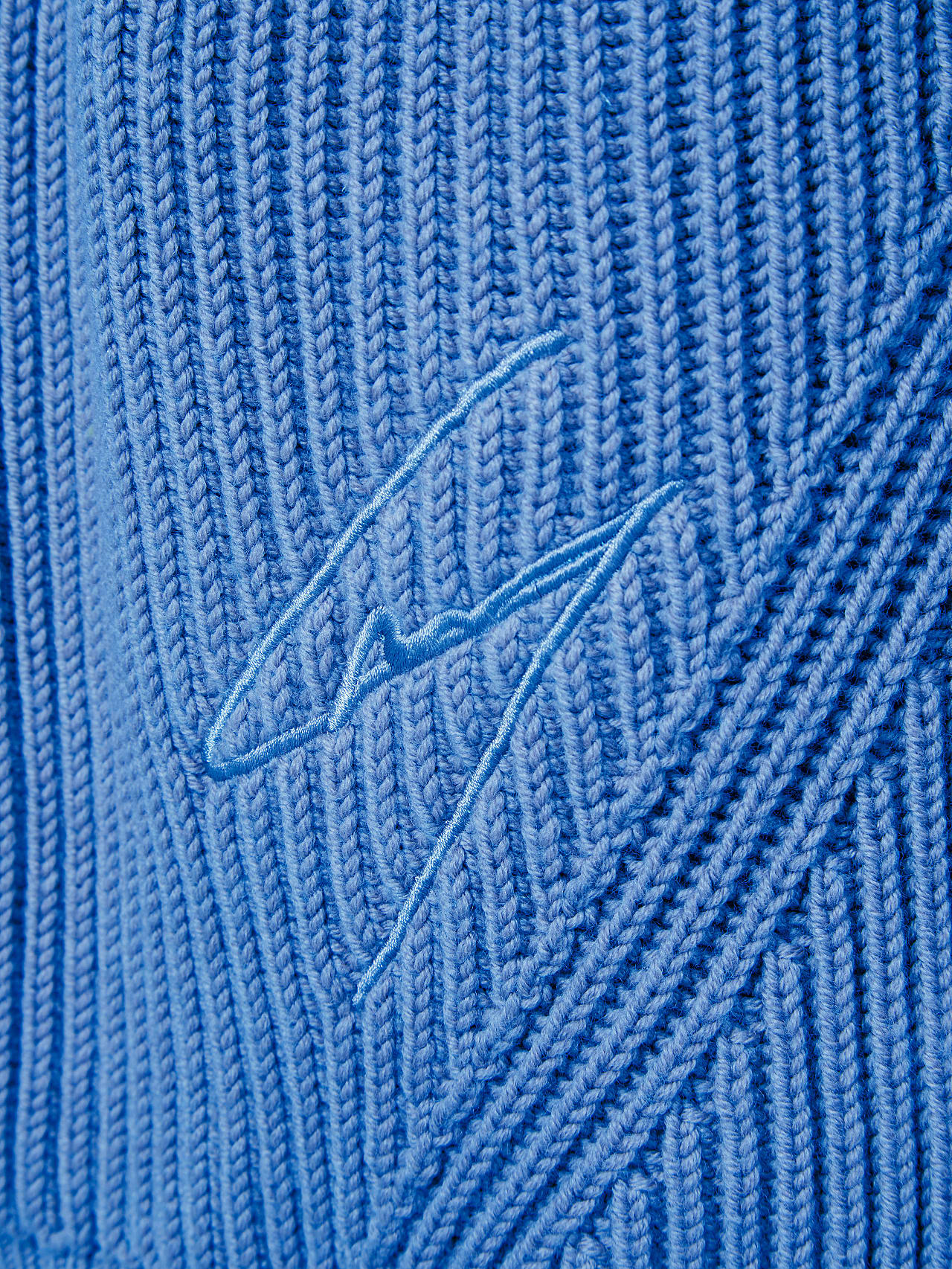 AlphaTauri | FAAMA Pierre Gasly C2.03 | Maglione dolcevita in lana merino lavorato a maglia spessa in Blu Medio for Uomo AlphaTauri | FAAMA Pierre Gasly C2.03 | Maglione dolcevita in lana merino lavorato a maglia spessa in Blu Medio for Uomo