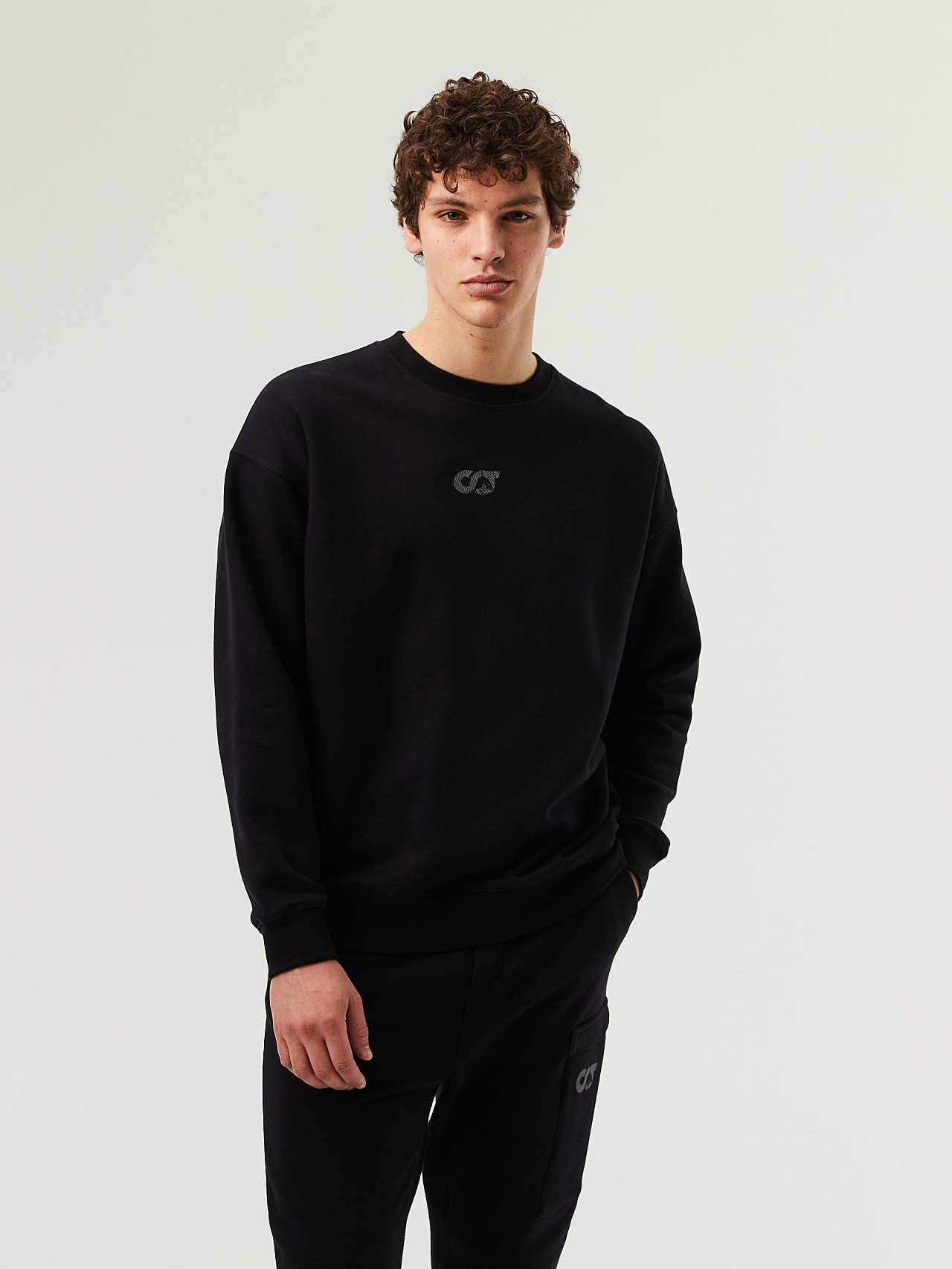 AlphaTauri | SEOVE V2.Y7.02 | Sweat-shirt surdimensionné ras du cou in Noir for Homme AlphaTauri | SEOVE V2.Y7.02 | Sweat-shirt surdimensionné ras du cou in Noir for Homme