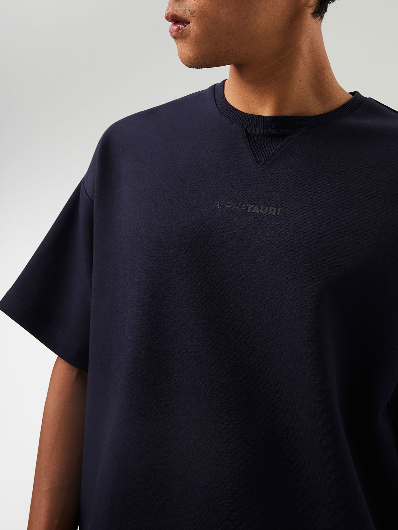 AlphaTauri | JAHEV V3.Y7.02 | T-shirt molletonné in Bleu Marine for Homme AlphaTauri | JAHEV V3.Y7.02 | T-shirt molletonné in Bleu Marine for Homme