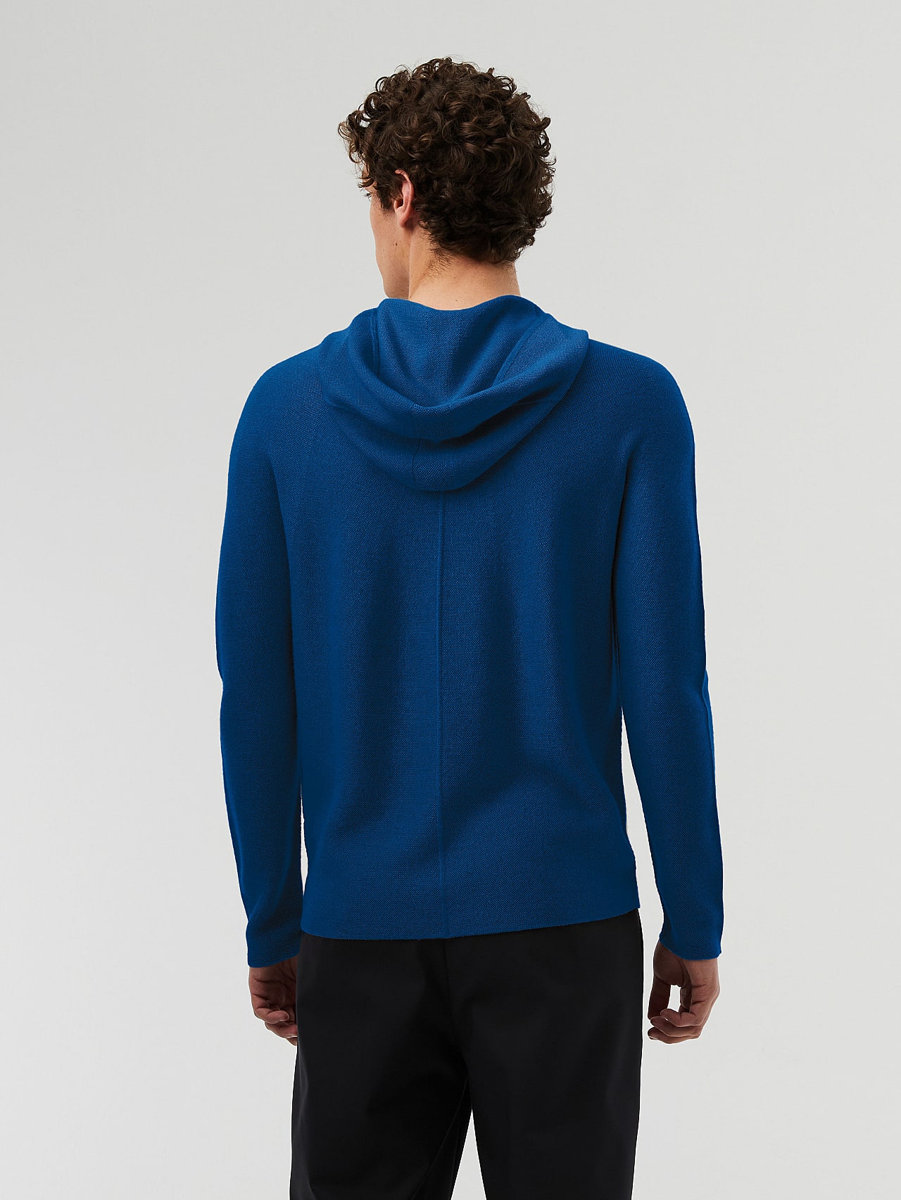 AlphaTauri | FINATO V1.Y7.02 | Nahtloser 3D-Strickhoodie in Klassisches Blau für Herren AlphaTauri | FINATO V1.Y7.02 | Nahtloser 3D-Strickhoodie in Klassisches Blau für Herren