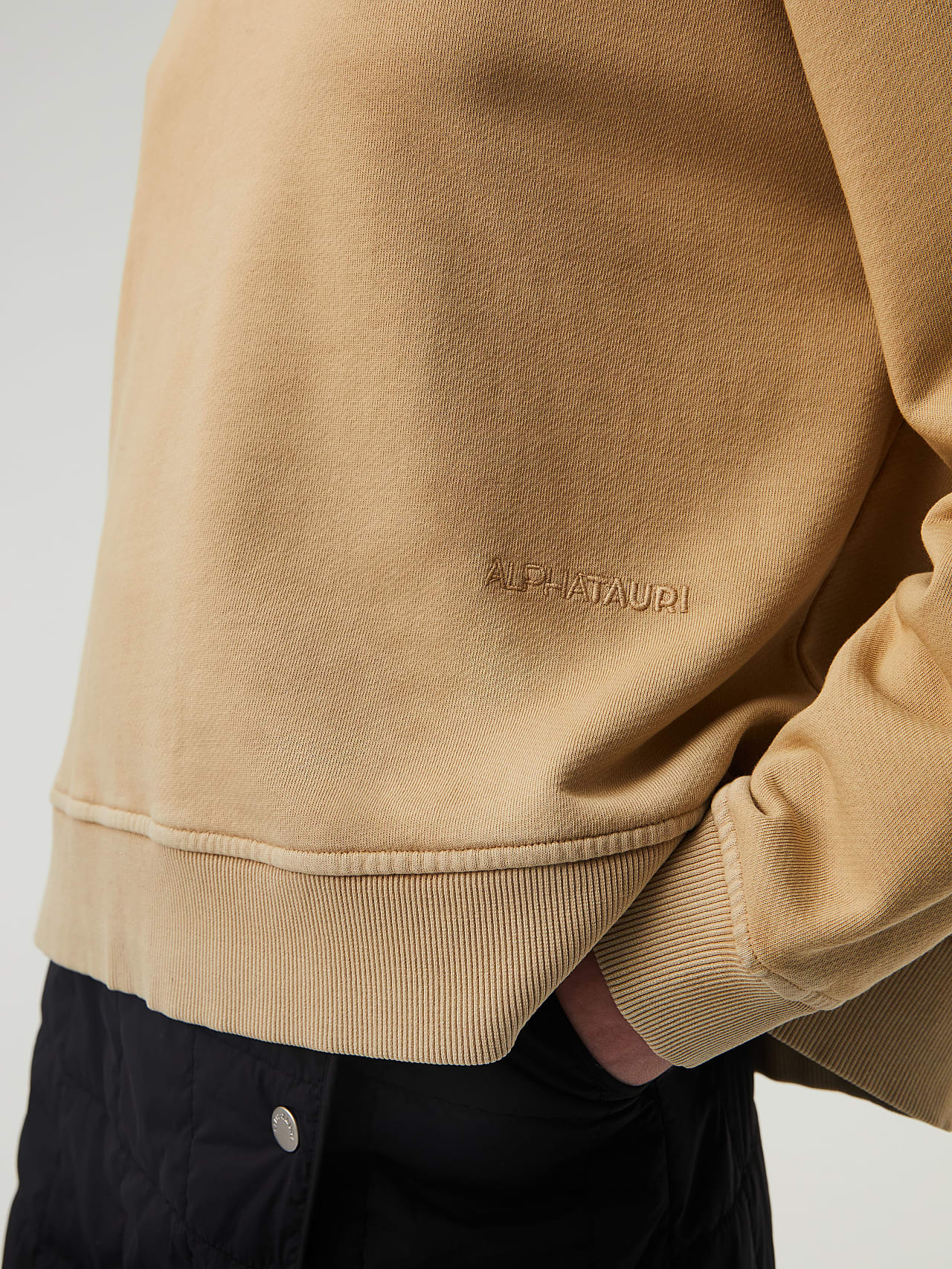 AlphaTauri | SEJZO V1.Y7.02 | Sweat à capuche effet dégradé in Brun / Beige for Femme AlphaTauri | SEJZO V1.Y7.02 | Sweat à capuche effet dégradé in Brun / Beige for Femme