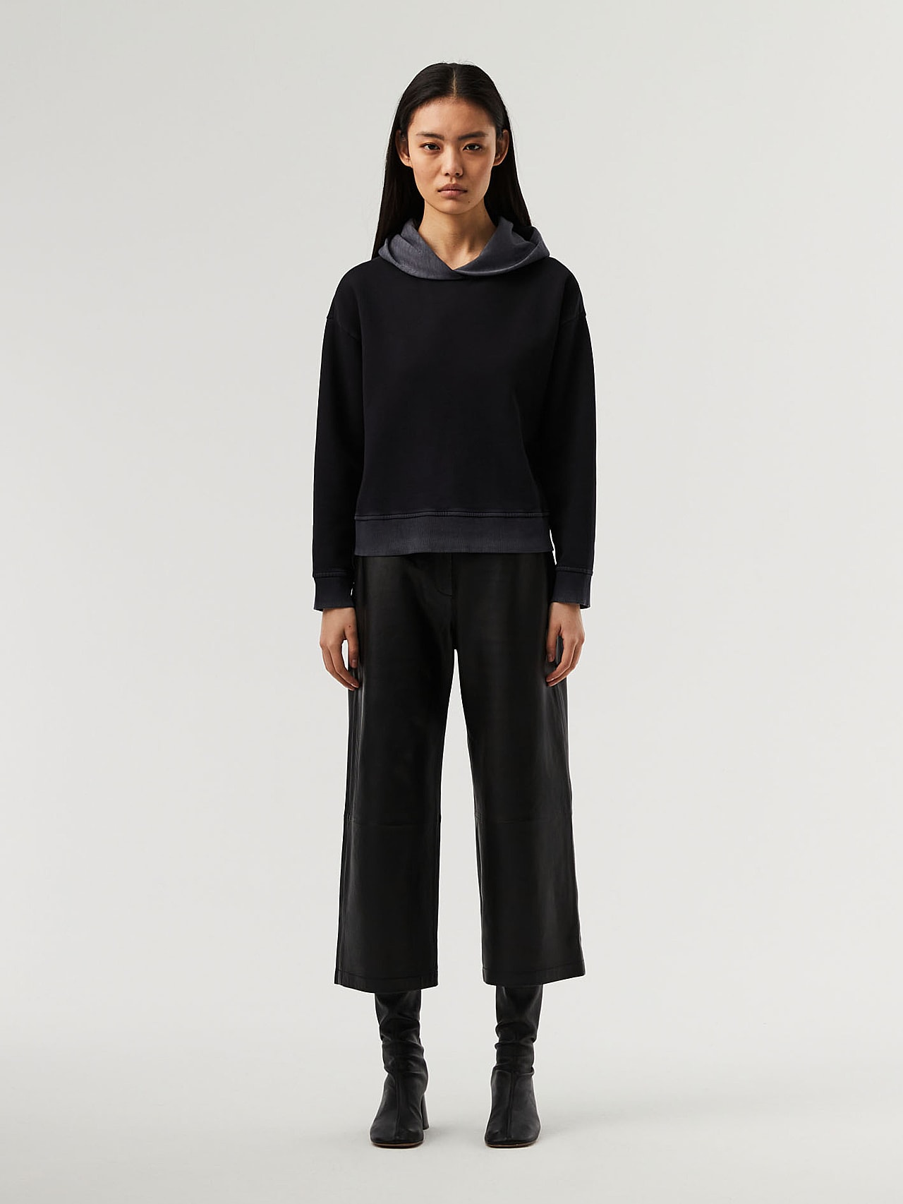 AlphaTauri | SEJZO V1.Y7.02 | Sudadera con capucha degradada in Negro for Mujer AlphaTauri | SEJZO V1.Y7.02 | Sudadera con capucha degradada in Negro for Mujer