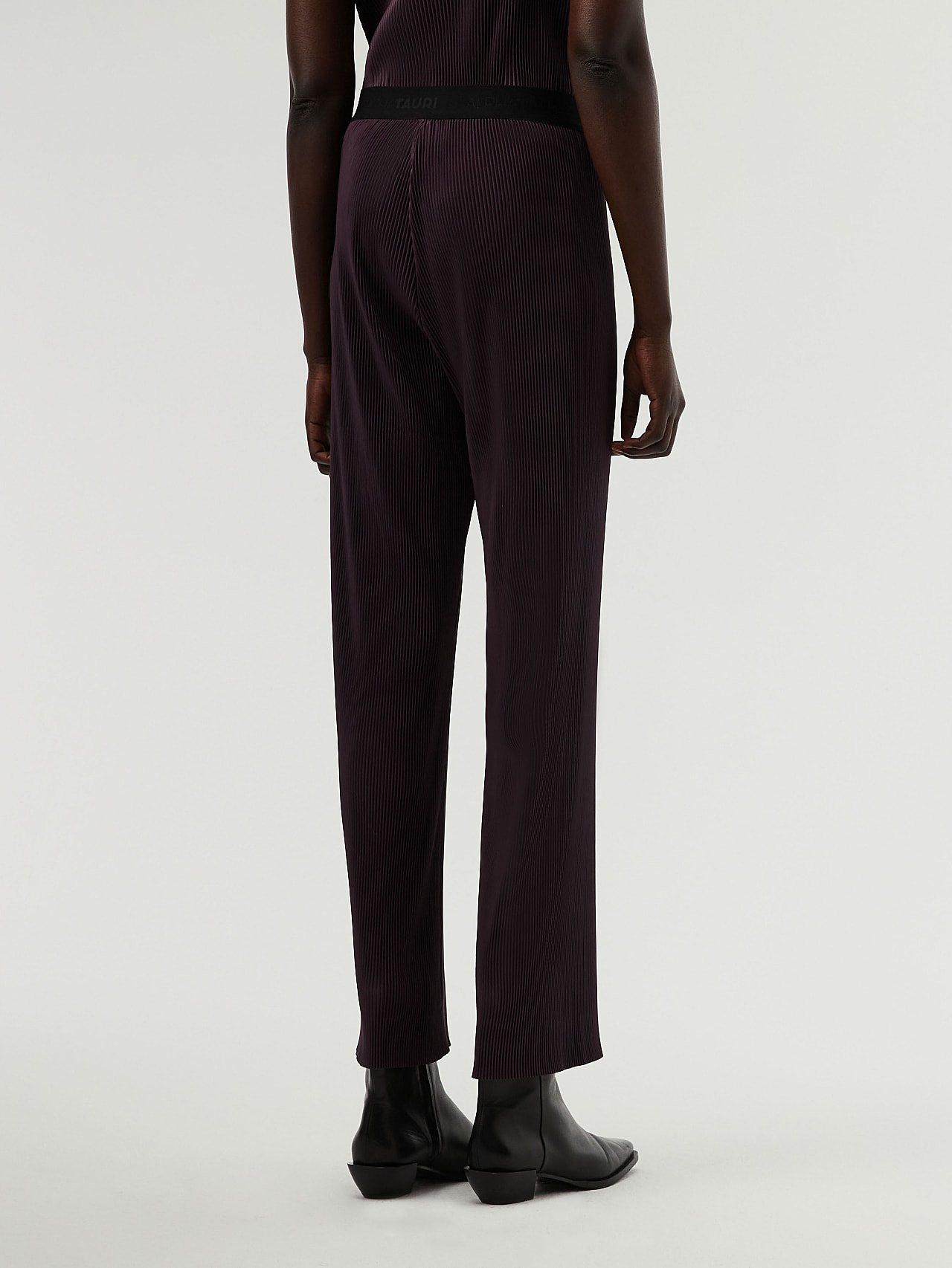 AlphaTauri | PEUWAS V1.Y7.02 | Pantalones plisados in Ciruela for Mujer AlphaTauri | PEUWAS V1.Y7.02 | Pantalones plisados in Ciruela for Mujer