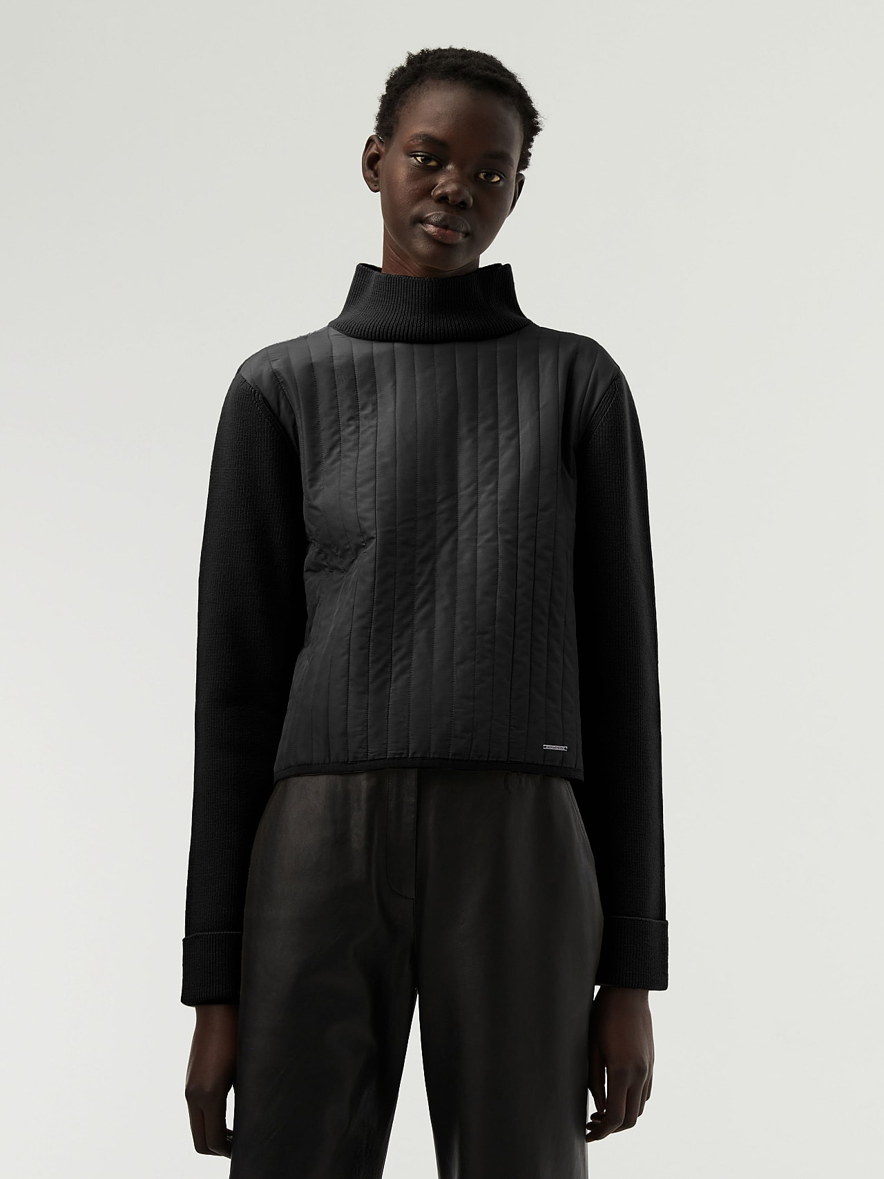 AlphaTauri | FARIX V1.Y7.02 | Jersey de cuello vuelto de punto híbrido in Negro for Mujer AlphaTauri | FARIX V1.Y7.02 | Jersey de cuello vuelto de punto híbrido in Negro for Mujer