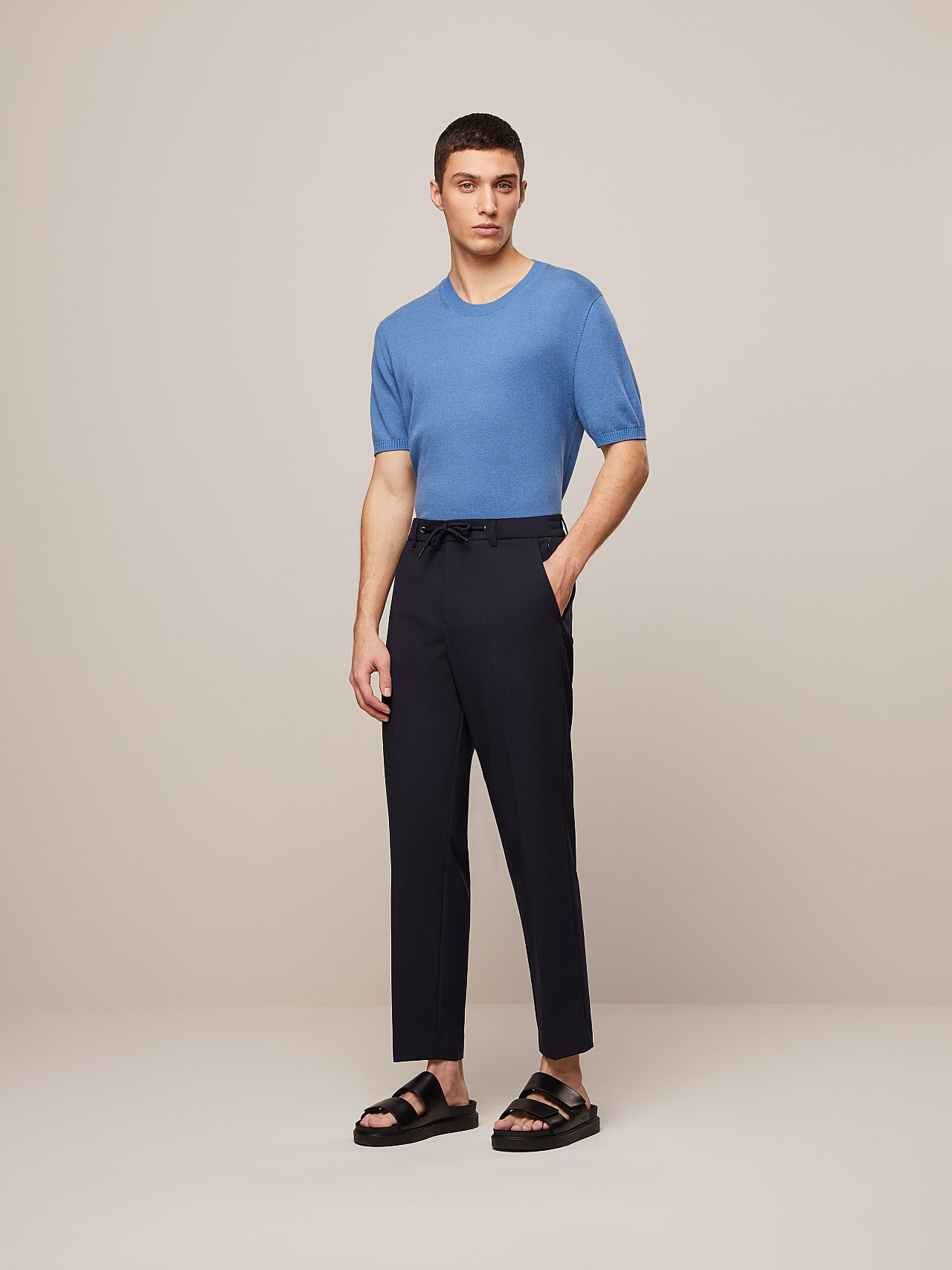 AlphaTauri | PCOWO V1.Y7.01 | Leichte Hose aus Wollmix in Navy für Herren AlphaTauri | PCOWO V1.Y7.01 | Leichte Hose aus Wollmix in Navy für Herren