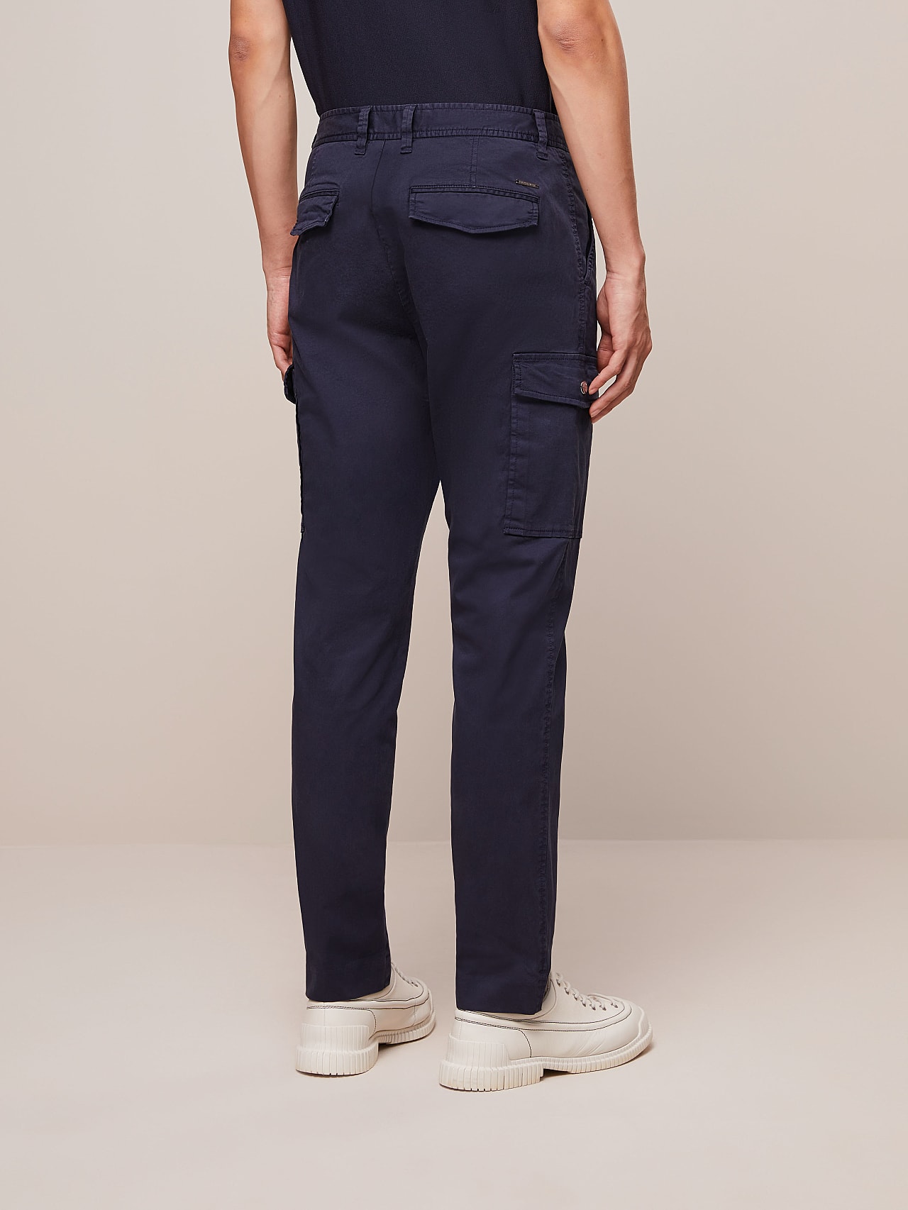 AlphaTauri | PARGA V2.Y7.01 | Stückgefärbte Cargohose aus Baumwolle in Navy für Herren AlphaTauri | PARGA V2.Y7.01 | Stückgefärbte Cargohose aus Baumwolle in Navy für Herren