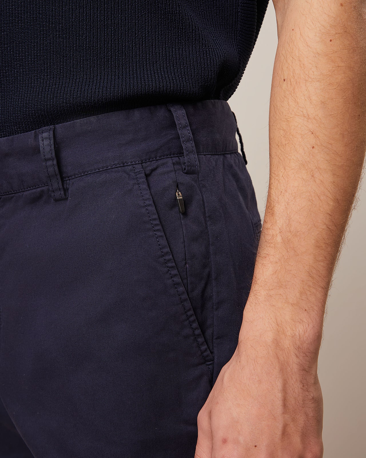AlphaTauri | PLARK V2.Y7.01 | Chinoshorts aus Baumwolle in Navy für Herren AlphaTauri | PLARK V2.Y7.01 | Chinoshorts aus Baumwolle in Navy für Herren