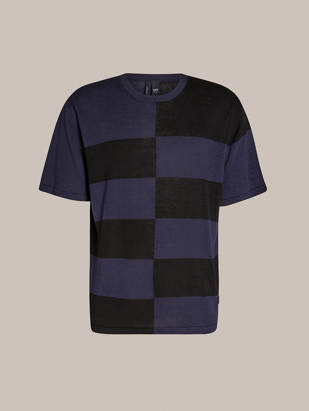 AlphaTauri | FALOL V1.Y7.01 | Camiseta oversize de punto in Negro / Azul Marino for Hombre AlphaTauri | FALOL V1.Y7.01 | Camiseta oversize de punto in Negro / Azul Marino for Hombre