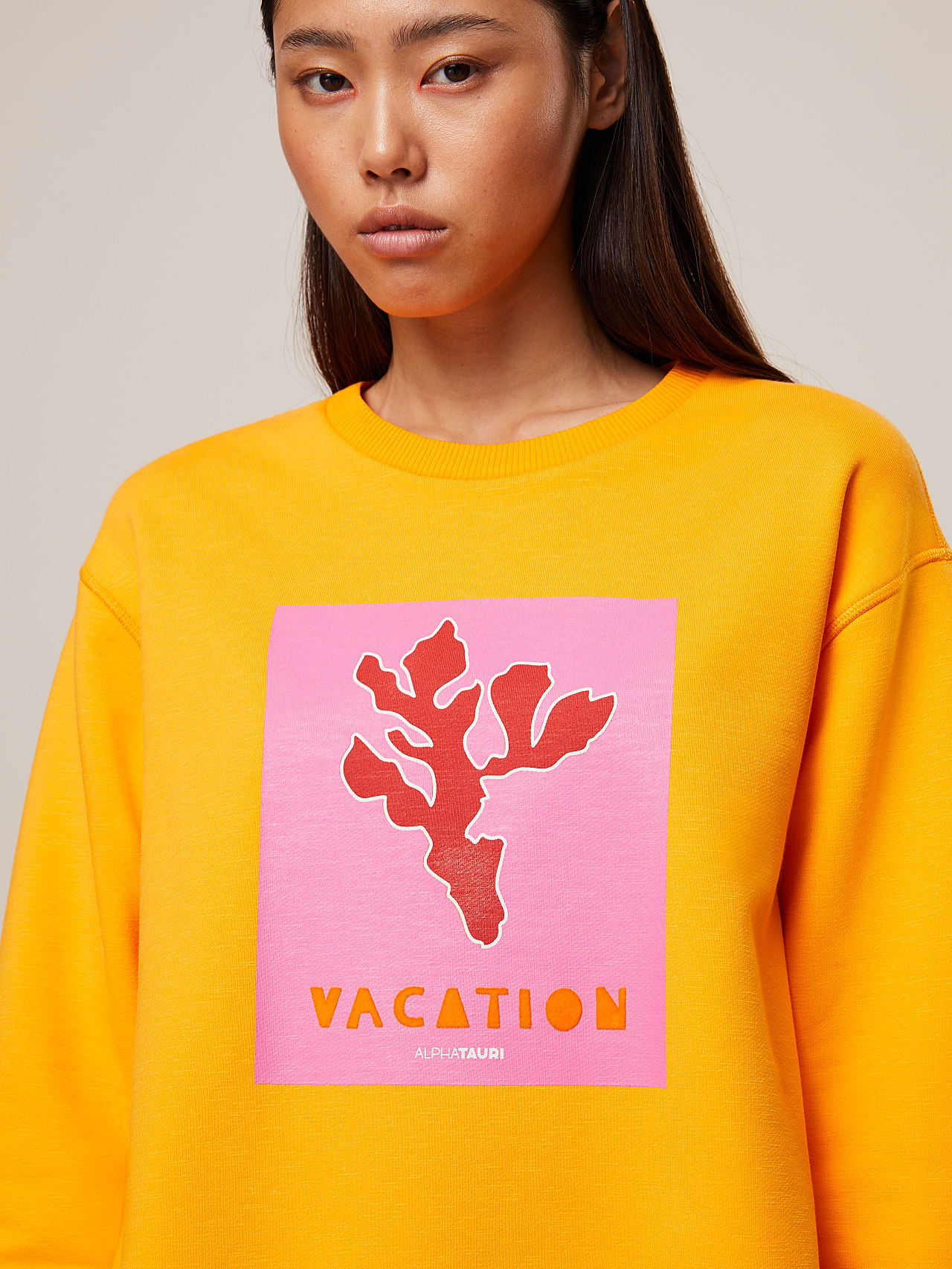 AlphaTauri | SERRLA V1.Y7.01 | Sweatshirt with Artwork-Print in Warm Yellow for Women AlphaTauri | SERRLA V1.Y7.01 | Sweatshirt with Artwork-Print in Warm Yellow for Women