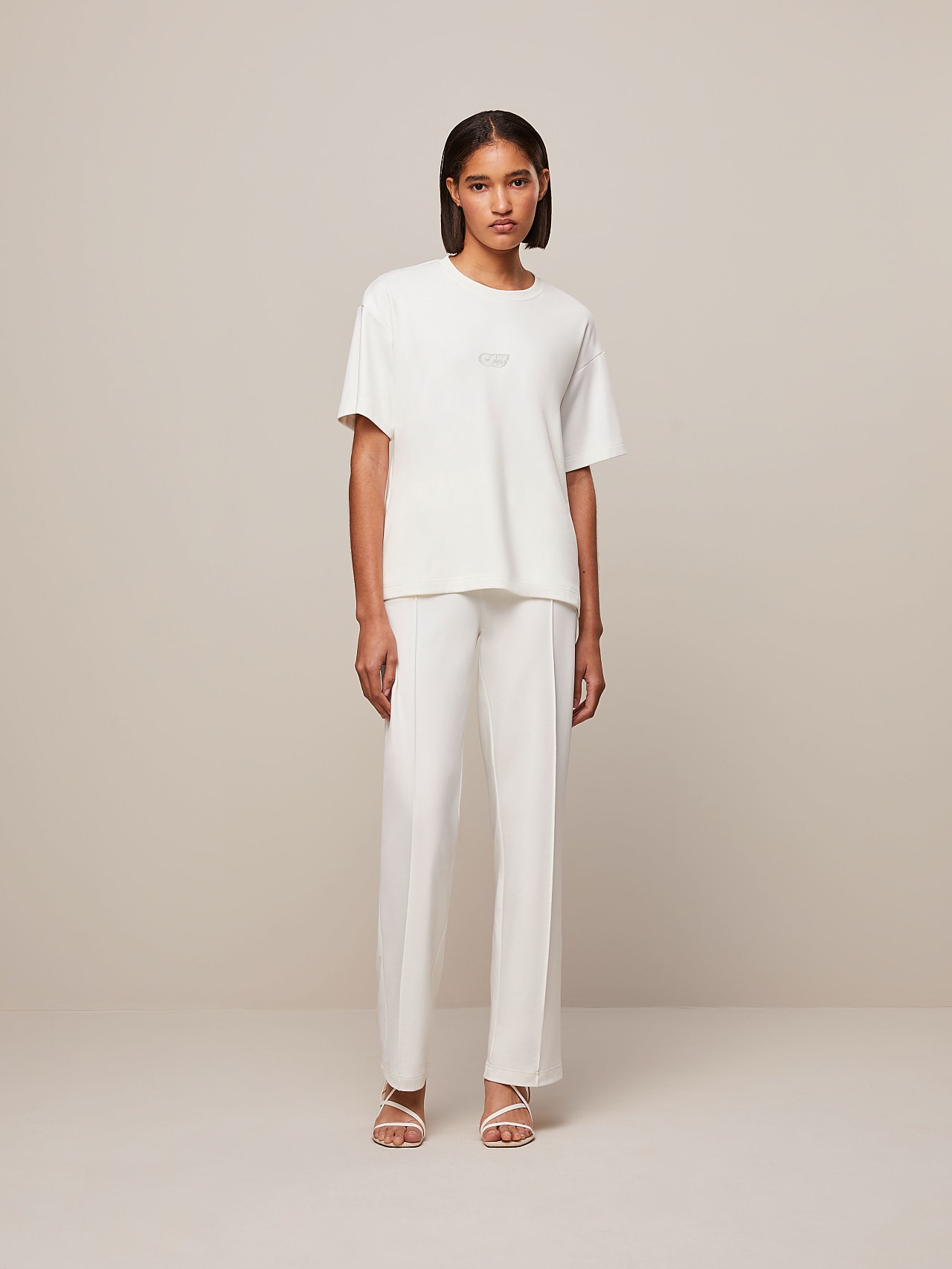 AlphaTauri | JOFILA V1.Y7.01 | T-shirt oversize con intaglio sulla schiena in Avorio for Donna AlphaTauri | JOFILA V1.Y7.01 | T-shirt oversize con intaglio sulla schiena in Avorio for Donna