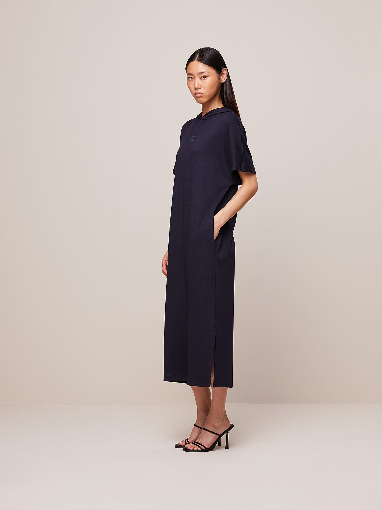 AlphaTauri | JOFIDA V1.Y7.01 | Langes Oversize-Pulloverkleid in Navy für Damen AlphaTauri | JOFIDA V1.Y7.01 | Langes Oversize-Pulloverkleid in Navy für Damen