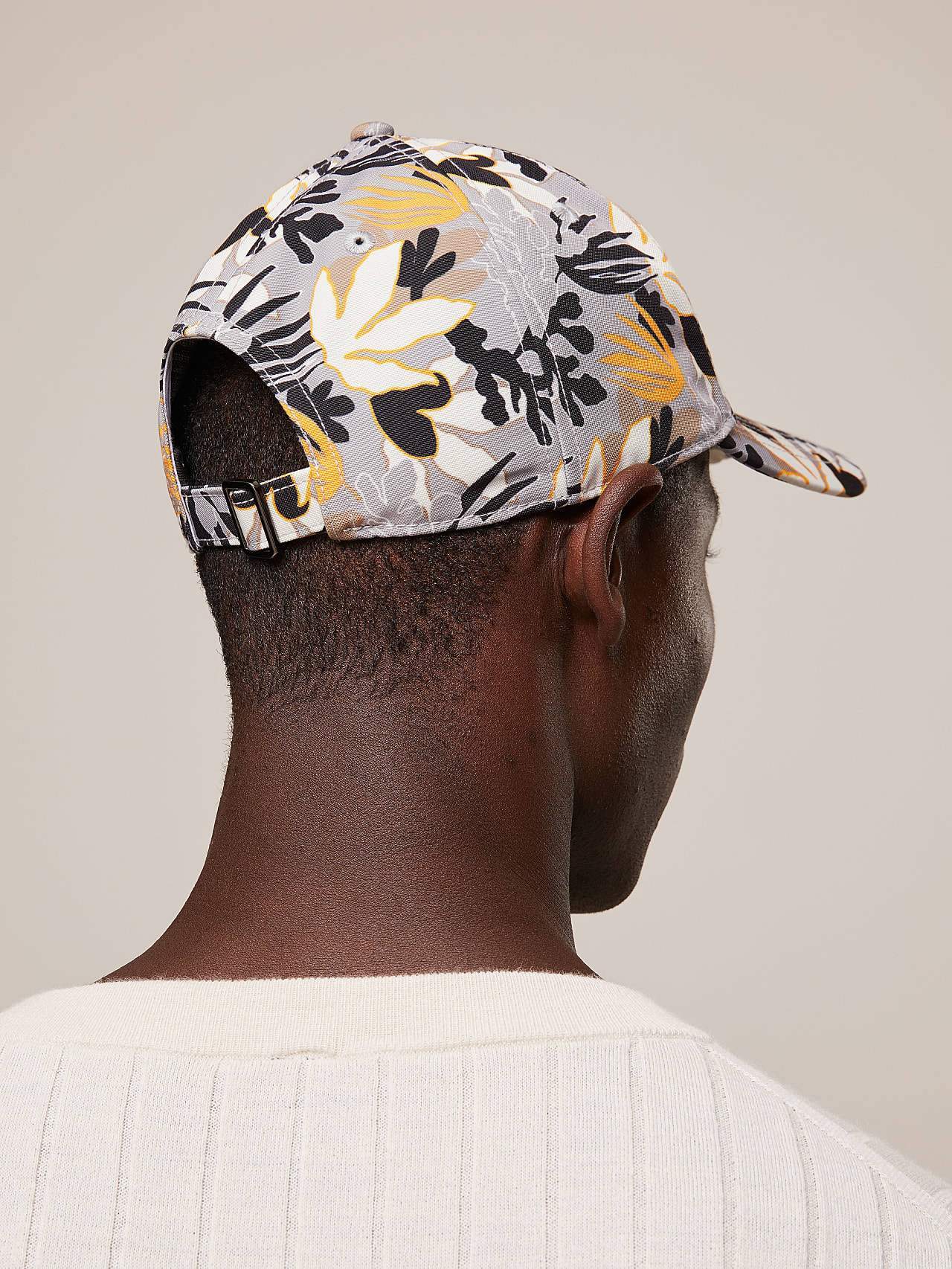 AlphaTauri | AVIN V1.Y7.01 | Gorra curva con estampado floral in Arena for Unisexo AlphaTauri | AVIN V1.Y7.01 | Gorra curva con estampado floral in Arena for Unisexo