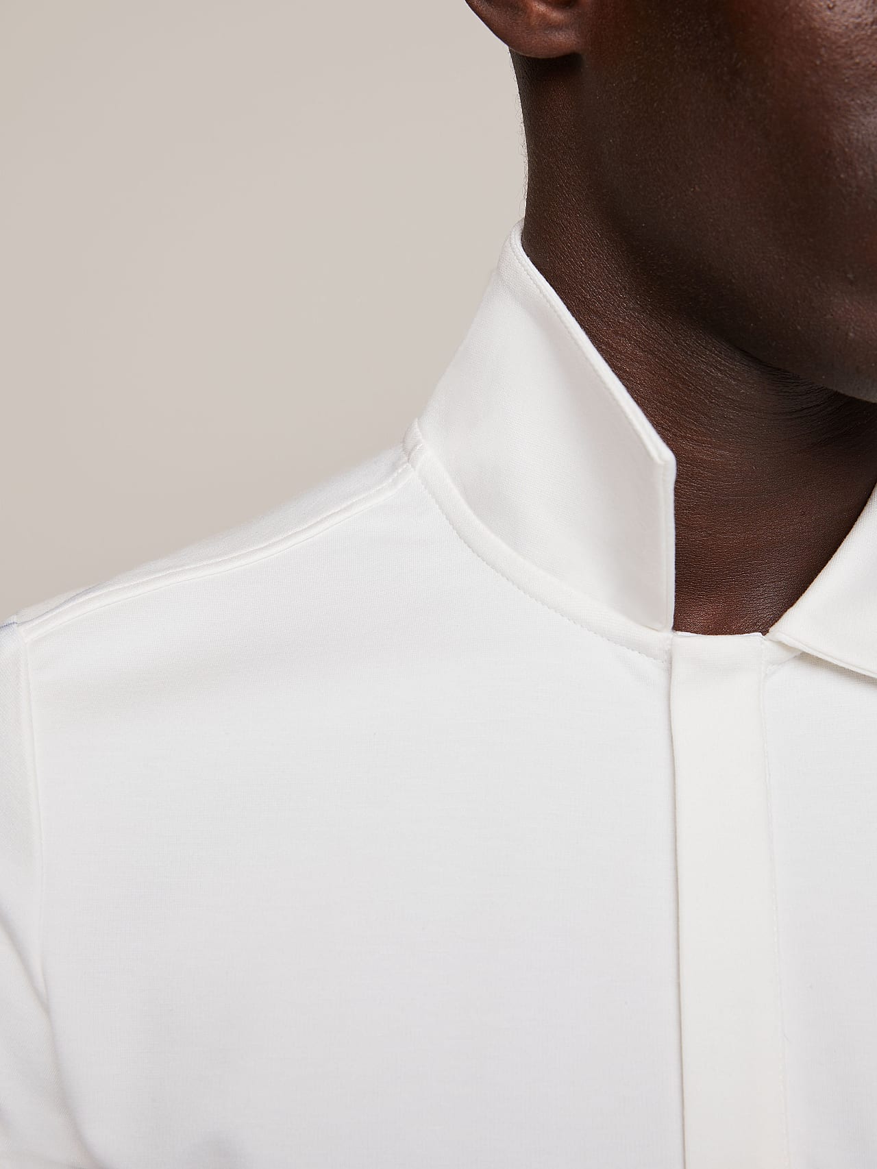 AlphaTauri | JASIS V2.Y5.01 | Polo de punto in Marfil for Hombre AlphaTauri | JASIS V2.Y5.01 | Polo de punto in Marfil for Hombre