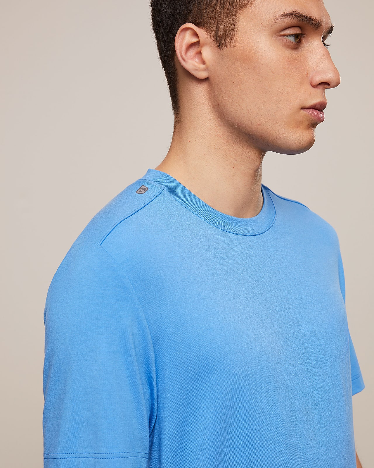 AlphaTauri | JANUE V1.Y5.02 | T-shirt léger en viscose in bleu ciel for Homme AlphaTauri | JANUE V1.Y5.02 | T-shirt léger en viscose in bleu ciel for Homme