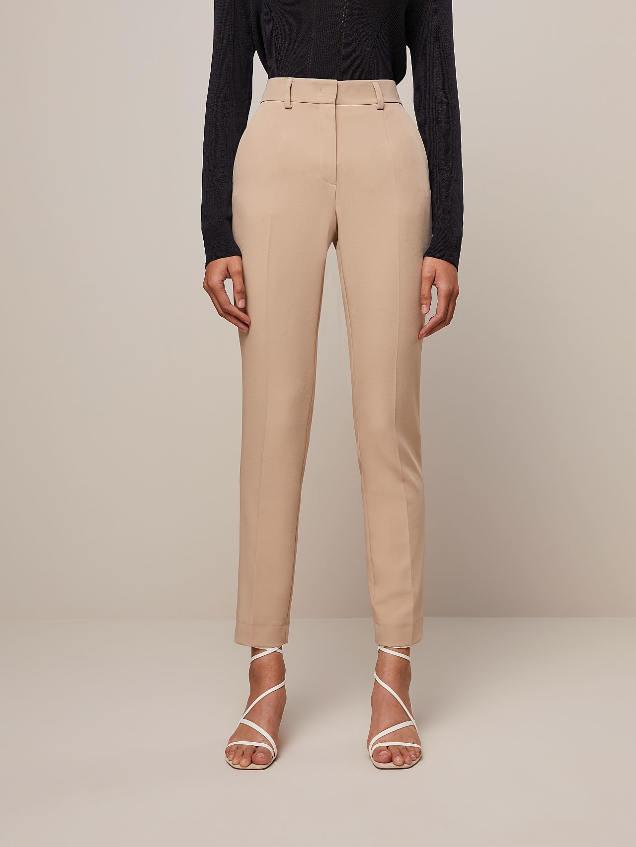 AlphaTauri | PERTI V2.Y6.01 | Pantalon fuselé avec plis in Sable for Femme AlphaTauri | PERTI V2.Y6.01 | Pantalon fuselé avec plis in Sable for Femme