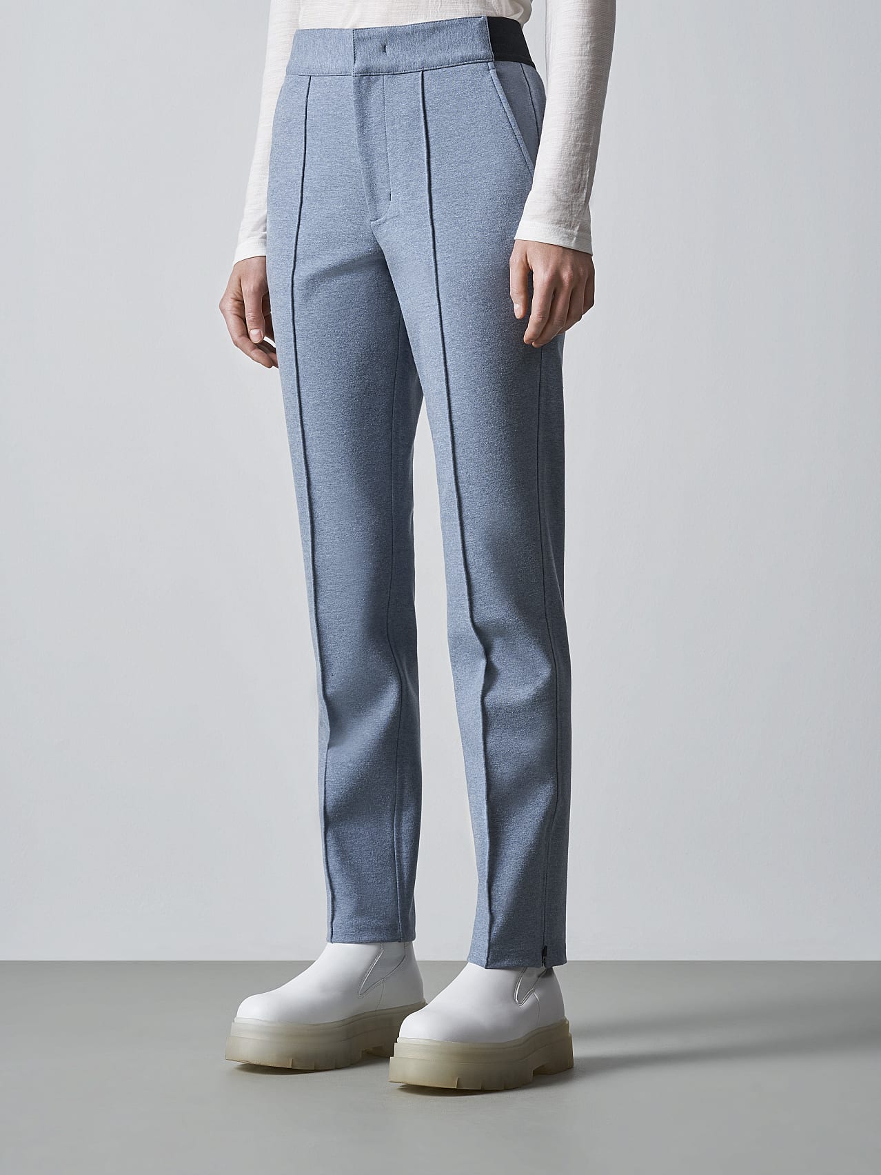 AlphaTauri | PINOV V2.Y5.02 | Pantalon de survêtement imperméable in Bleu Moyen for Femme AlphaTauri | PINOV V2.Y5.02 | Pantalon de survêtement imperméable in Bleu Moyen for Femme