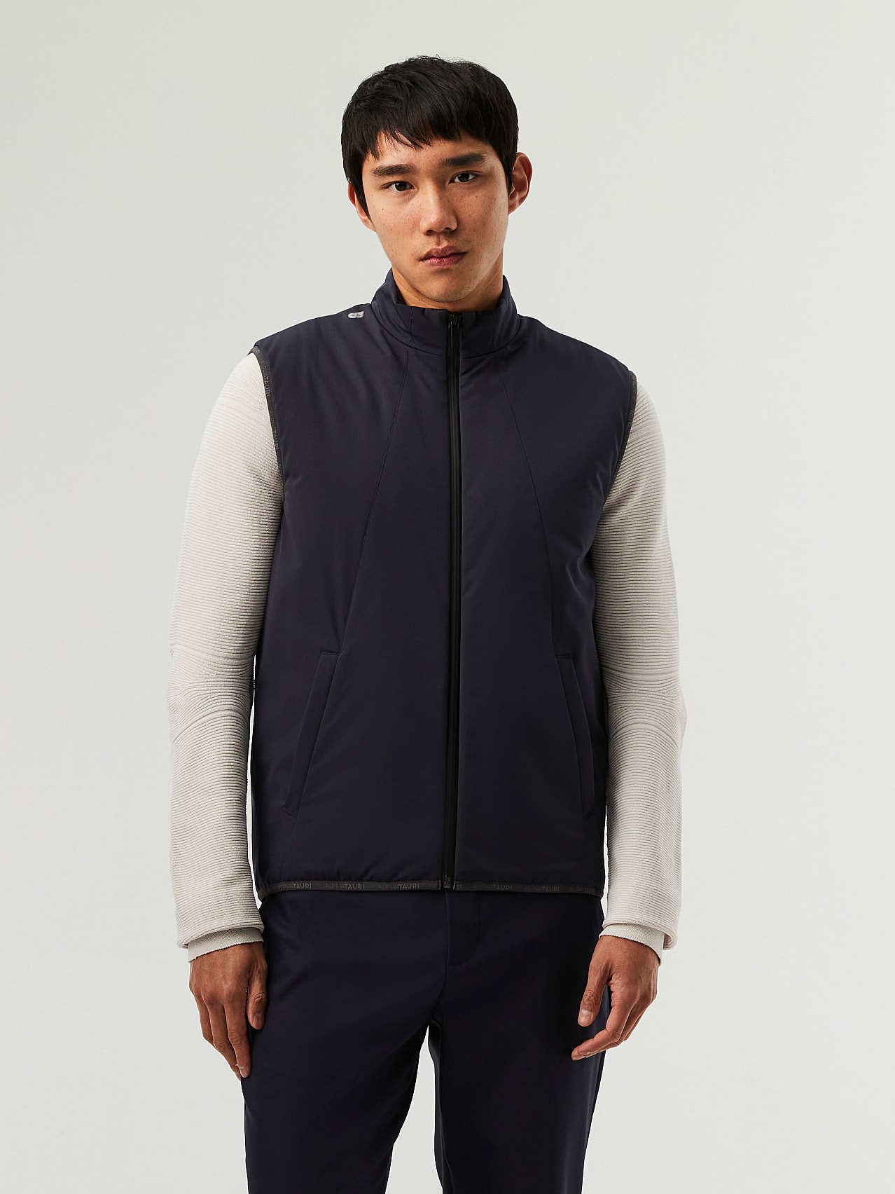 AlphaTauri | OVEMP V1.C1.03 | Heatable and Water-Repellent Vest in Navy for Men AlphaTauri | OVEMP V1.C1.03 | Heatable and Water-Repellent Vest in Navy for Men