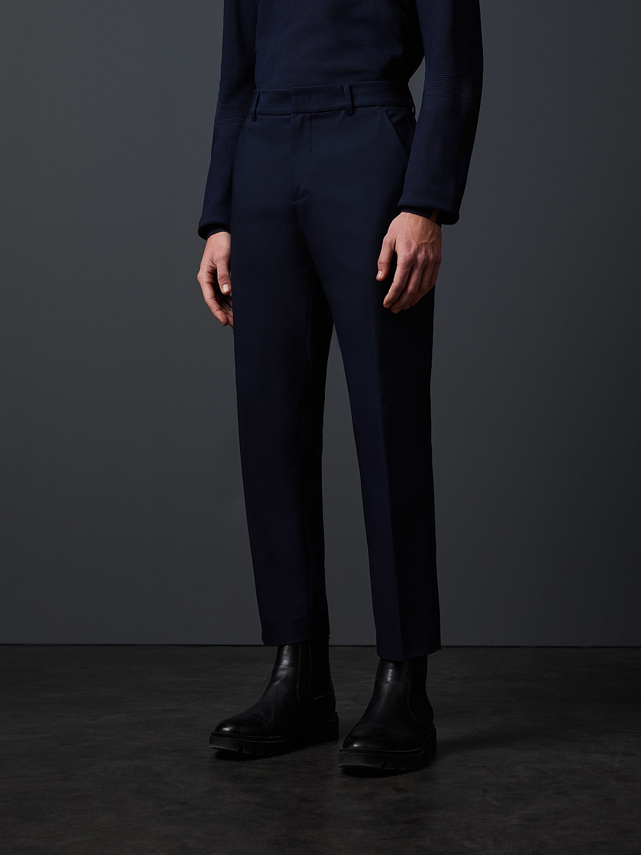 AlphaTauri | PELAN V1.Y5.02 | Tapered Pants with Pleats in Navy for Men AlphaTauri | PELAN V1.Y5.02 | Tapered Pants with Pleats in Navy for Men
