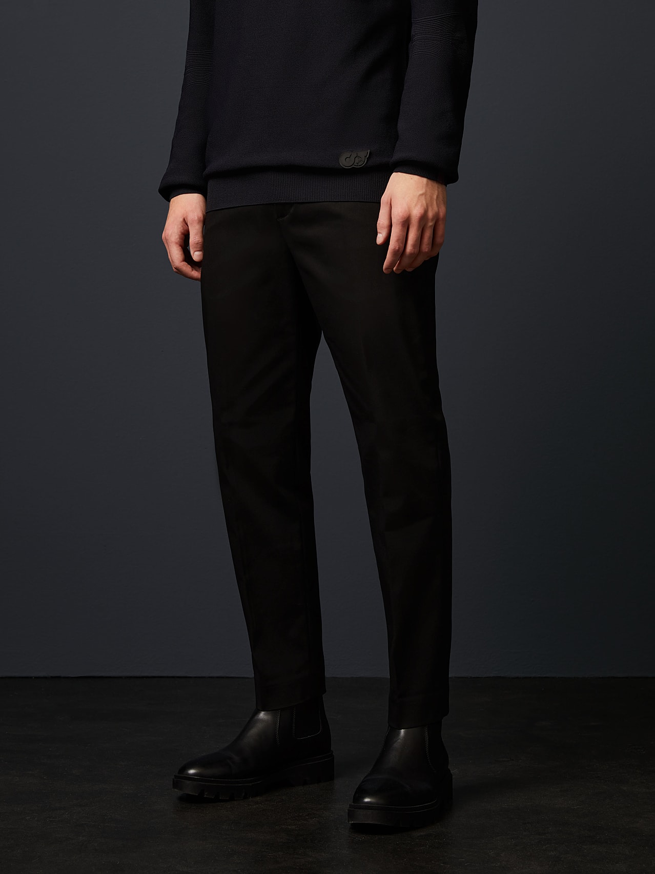 AlphaTauri | PELAN V1.Y5.02 | Tapered Pants with Pleats in Black for Men AlphaTauri | PELAN V1.Y5.02 | Tapered Pants with Pleats in Black for Men