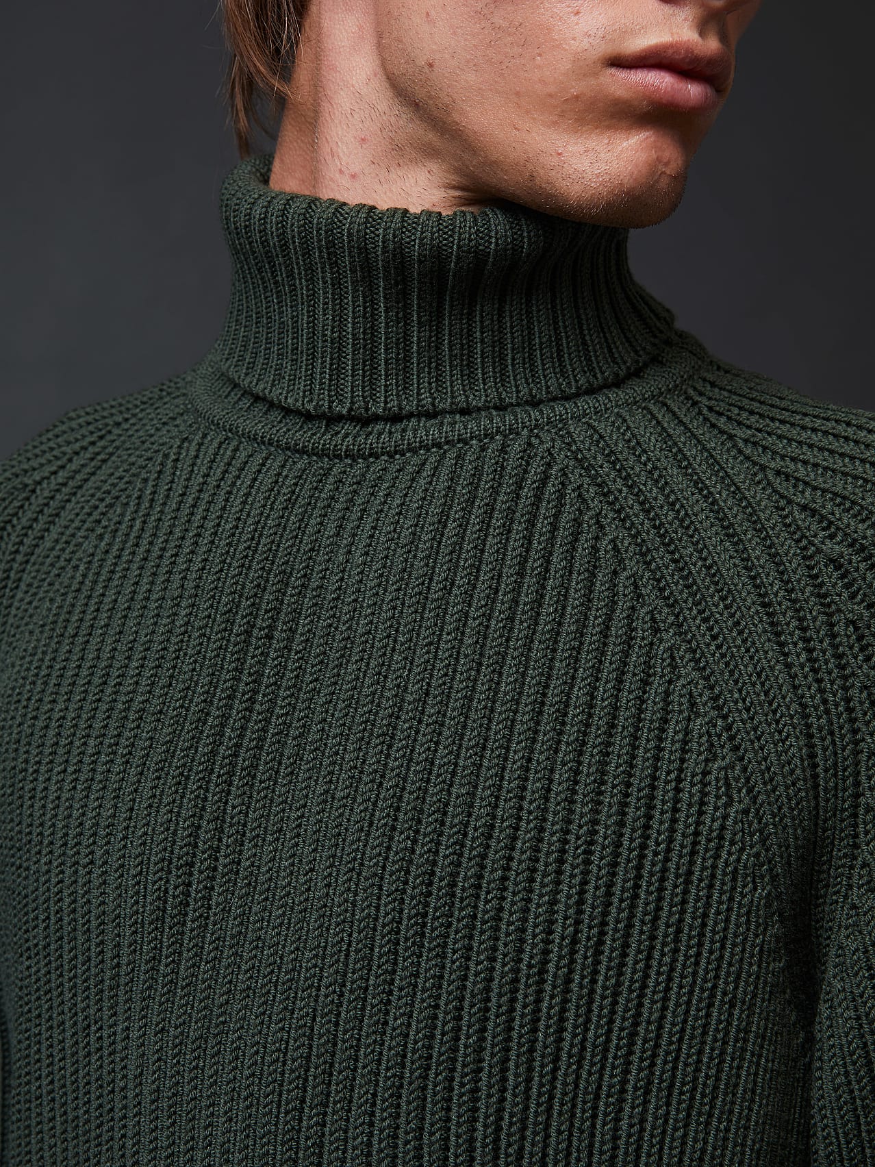 AlphaTauri | FAAMA Pierre Gasly C2.03 | Chunky Knit Merino-Wool Turtleneck Sweater in Green for Men AlphaTauri | FAAMA Pierre Gasly C2.03 | Chunky Knit Merino-Wool Turtleneck Sweater in Green for Men