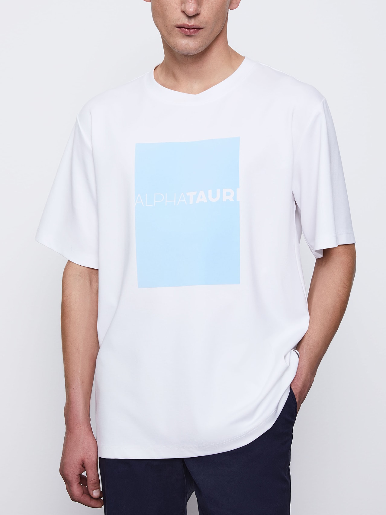 AlphaTauri | JAHEV V1.Y5.02 | T-shirt décontracté avec logo in Blanc / Bleu for Homme AlphaTauri | JAHEV V1.Y5.02 | T-shirt décontracté avec logo in Blanc / Bleu for Homme