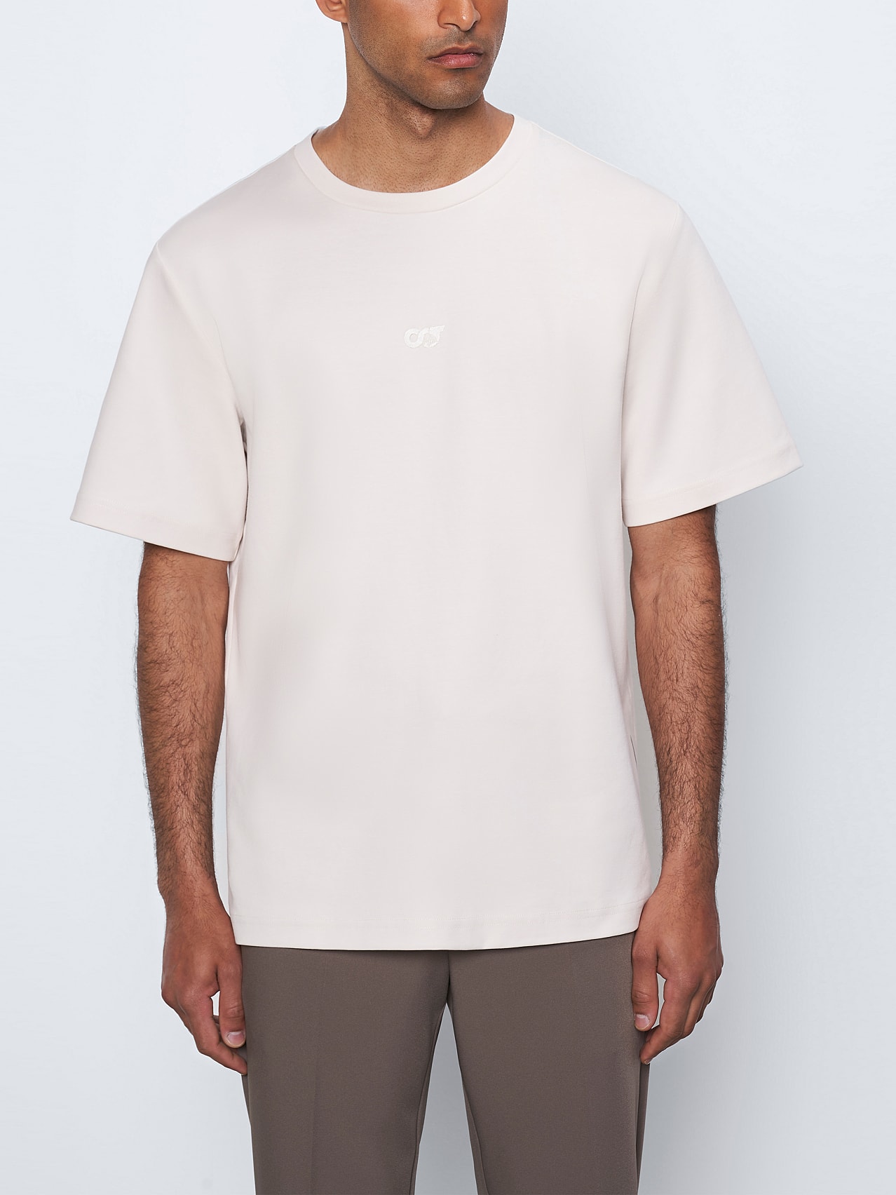 AlphaTauri | JOVAO V1.Y6.01 | T-shirt oversize à logo brodé subtil in Blanc Cassé for Homme AlphaTauri | JOVAO V1.Y6.01 | T-shirt oversize à logo brodé subtil in Blanc Cassé for Homme
