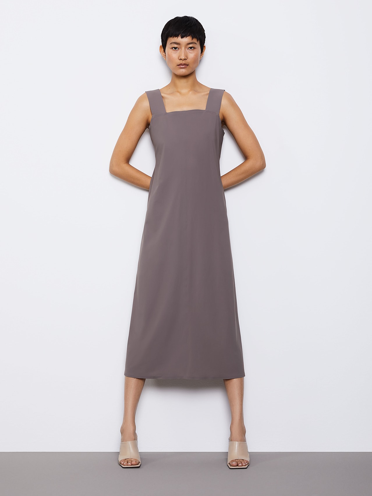 AlphaTauri | JILAM V2.Y6.01 | Robe trapèze mi-longue en jersey Sensitive® in Marron for Femme AlphaTauri | JILAM V2.Y6.01 | Robe trapèze mi-longue en jersey Sensitive® in Marron for Femme