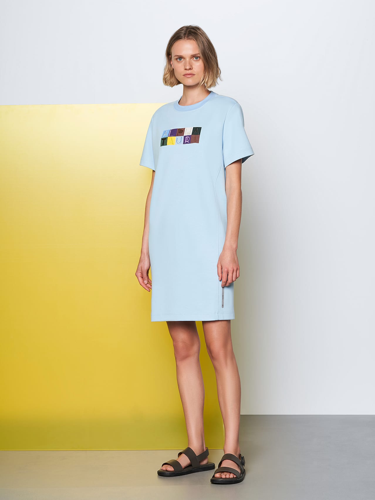 AlphaTauri | STAKU V1.Y6.01 | Robe sweat-shirt avec logo brodé in Bleu Clair for Femme AlphaTauri | STAKU V1.Y6.01 | Robe sweat-shirt avec logo brodé in Bleu Clair for Femme