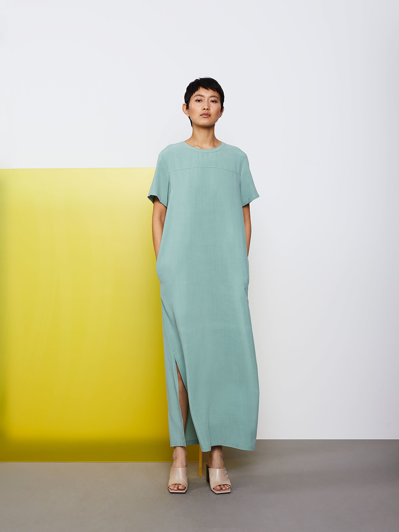 AlphaTauri | WALAD V1.Y6.01 | Robe longue droite en Filagen® in Turquoise for Femme AlphaTauri | WALAD V1.Y6.01 | Robe longue droite en Filagen® in Turquoise for Femme