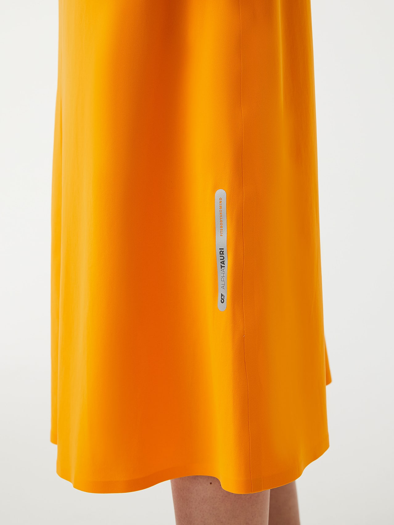 AlphaTauri | JEULAM V1.Y7.01 | Vestido de punto Sensitive® de cuidado fácil in Amarillo Cálido for Mujer AlphaTauri | JEULAM V1.Y7.01 | Vestido de punto Sensitive® de cuidado fácil in Amarillo Cálido for Mujer