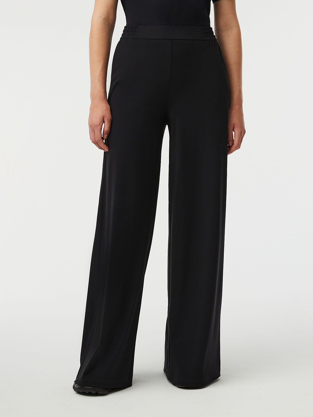 AlphaTauri | PEURAL V1.Y7.01 | Wide-Leg Easy Care Sensitive® Jersey Pants in Black for Women AlphaTauri | PEURAL V1.Y7.01 | Wide-Leg Easy Care Sensitive® Jersey Pants in Black for Women