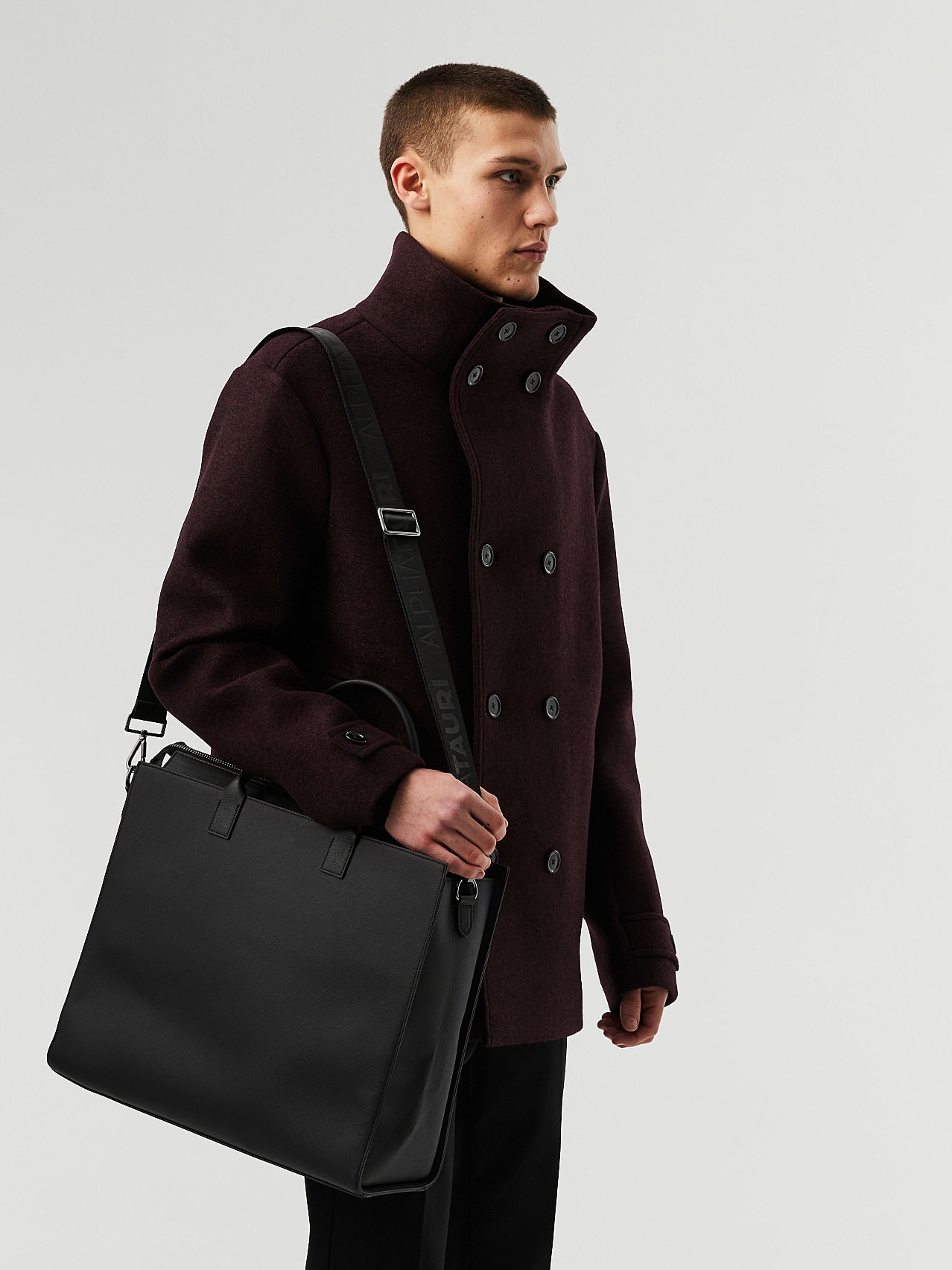 AlphaTauri | ALOT V1.Y7.01 | Maxibolso Apple Leather® in Negro for Unisexo AlphaTauri | ALOT V1.Y7.01 | Maxibolso Apple Leather® in Negro for Unisexo