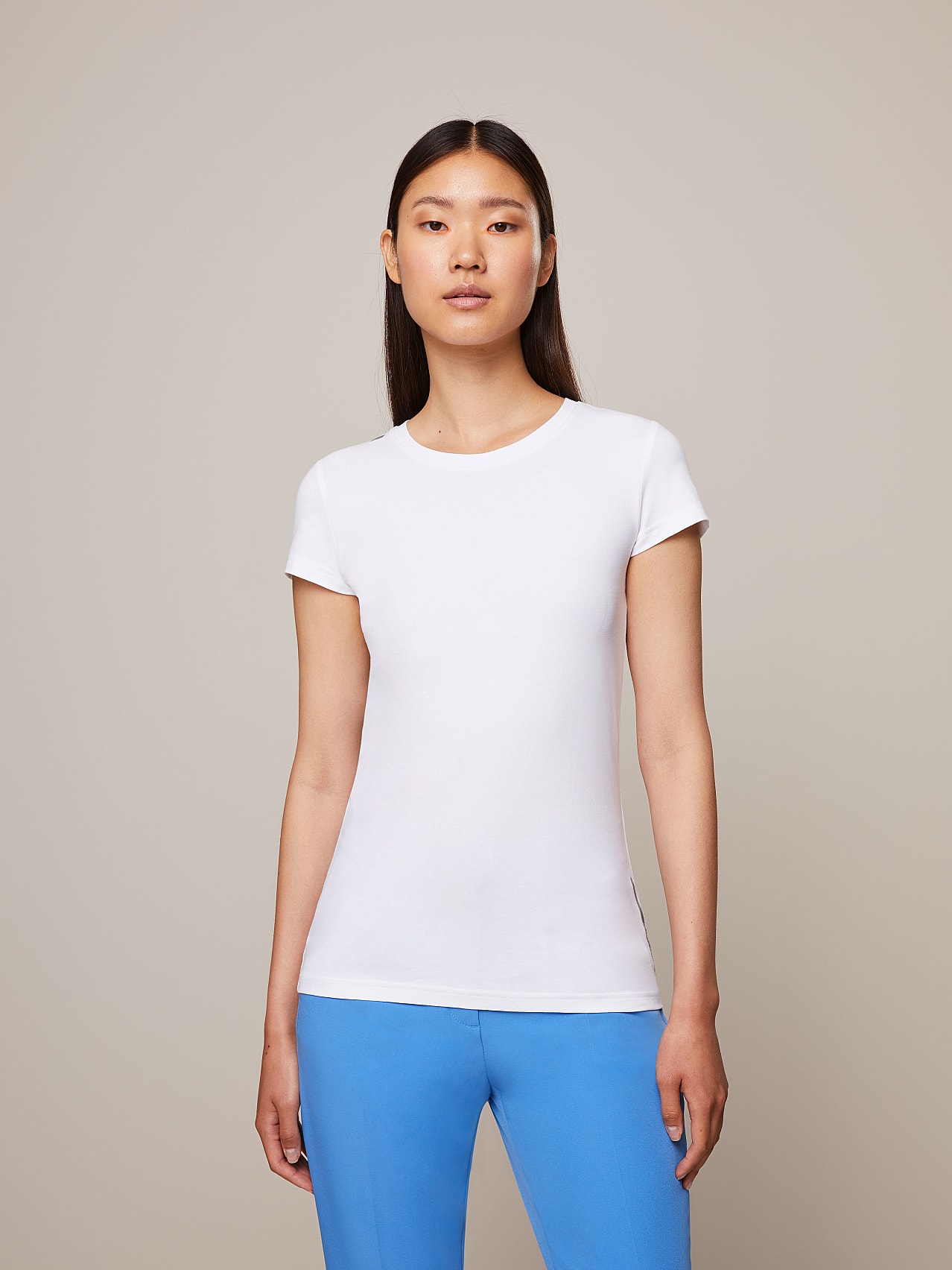 AlphaTauri | BARA V2.Y4.01 | Classic Taurex® T-Shirt in White for Women AlphaTauri | BARA V2.Y4.01 | Classic Taurex® T-Shirt in White for Women