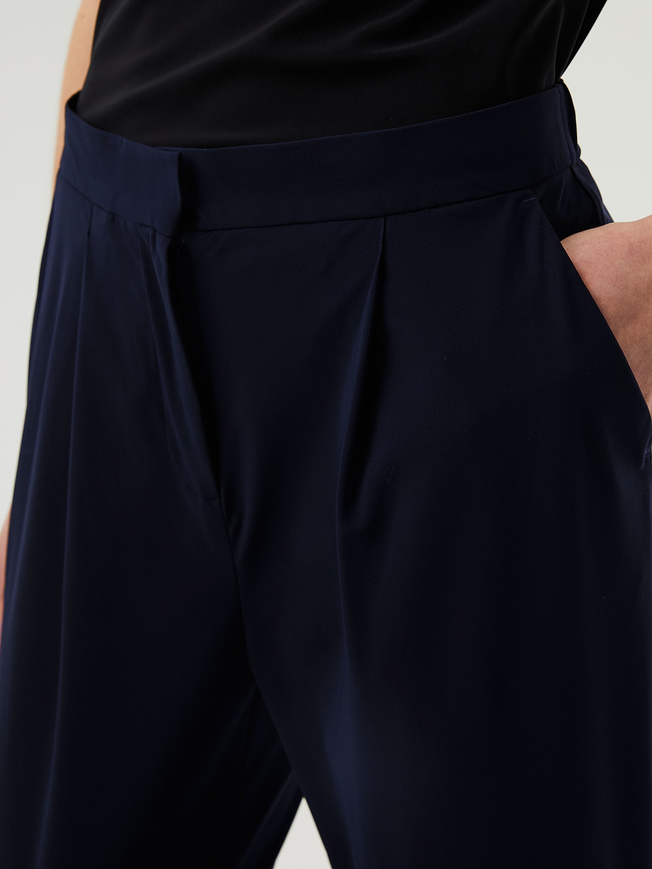AlphaTauri | PINI V3.Y6.01 | Easy Care Sensitive® Jersey Tapered Pants in Navy for Women AlphaTauri | PINI V3.Y6.01 | Easy Care Sensitive® Jersey Tapered Pants in Navy for Women