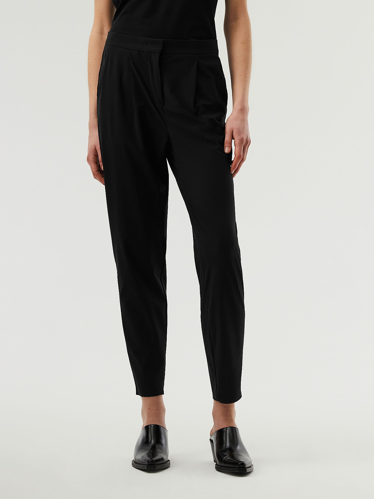 AlphaTauri | PINI V3.Y6.01 | Easy Care Sensitive® Jersey Tapered Pants in Black for Women AlphaTauri | PINI V3.Y6.01 | Easy Care Sensitive® Jersey Tapered Pants in Black for Women