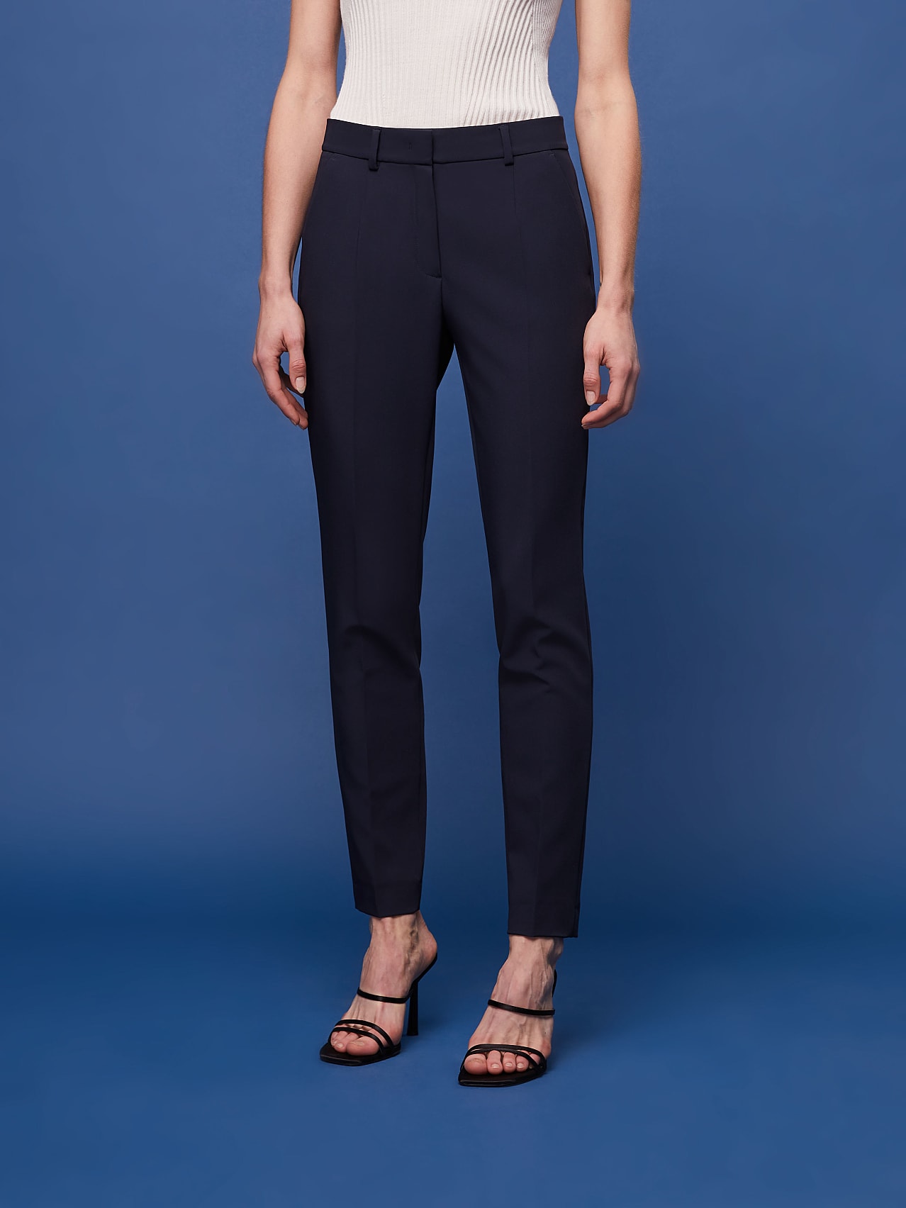 AlphaTauri | PERTI V2.Y6.01 | Tapered Pants with Pleats in Navy for Women AlphaTauri | PERTI V2.Y6.01 | Tapered Pants with Pleats in Navy for Women