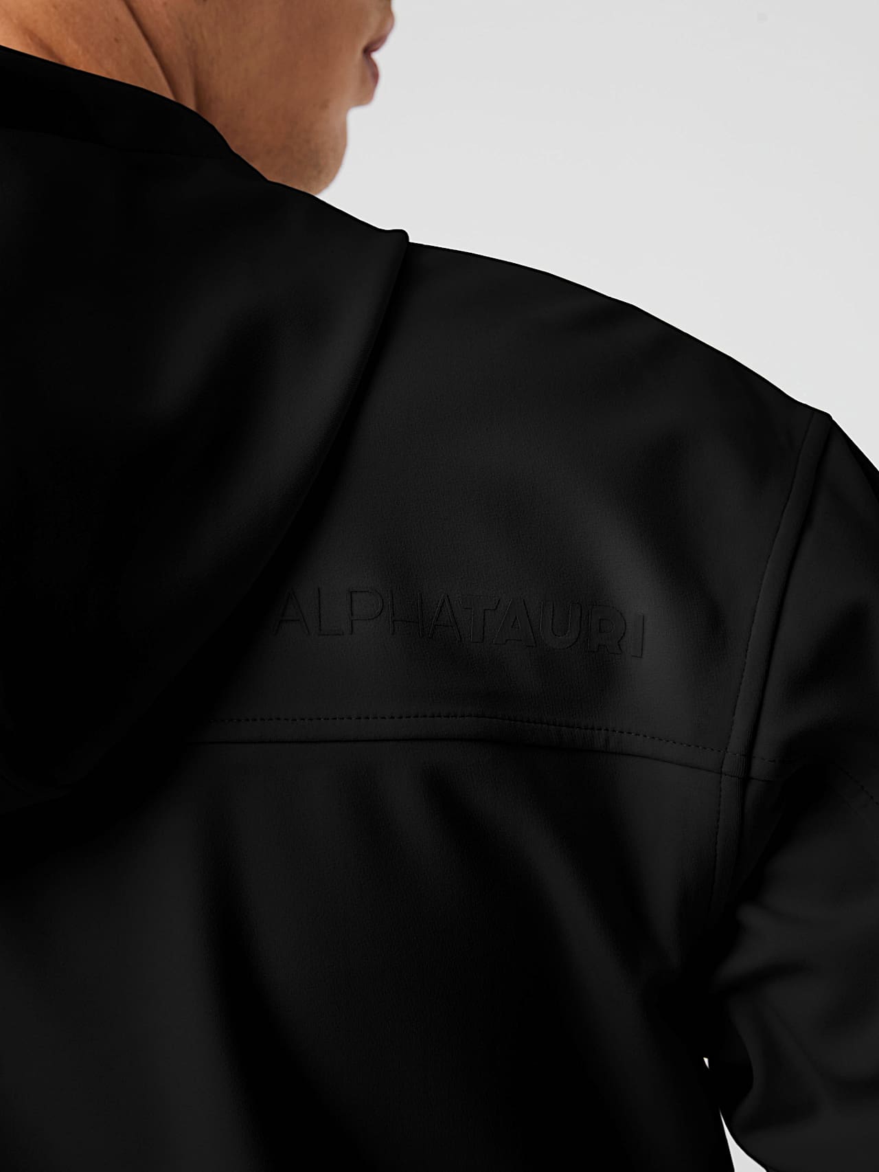 AlphaTauri | SROTE V1.Y7.01 | Veste à capuche Taurobran® déperlante in Noir for Homme