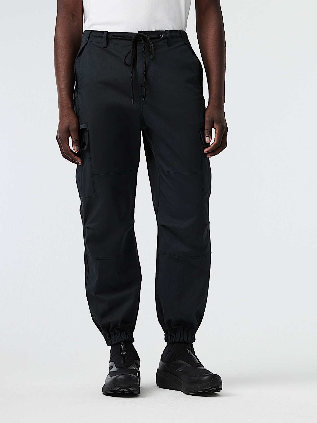 AlphaTauri | PALAL V1.Y8.02 | Pantalones cargo in Negro for Hombre